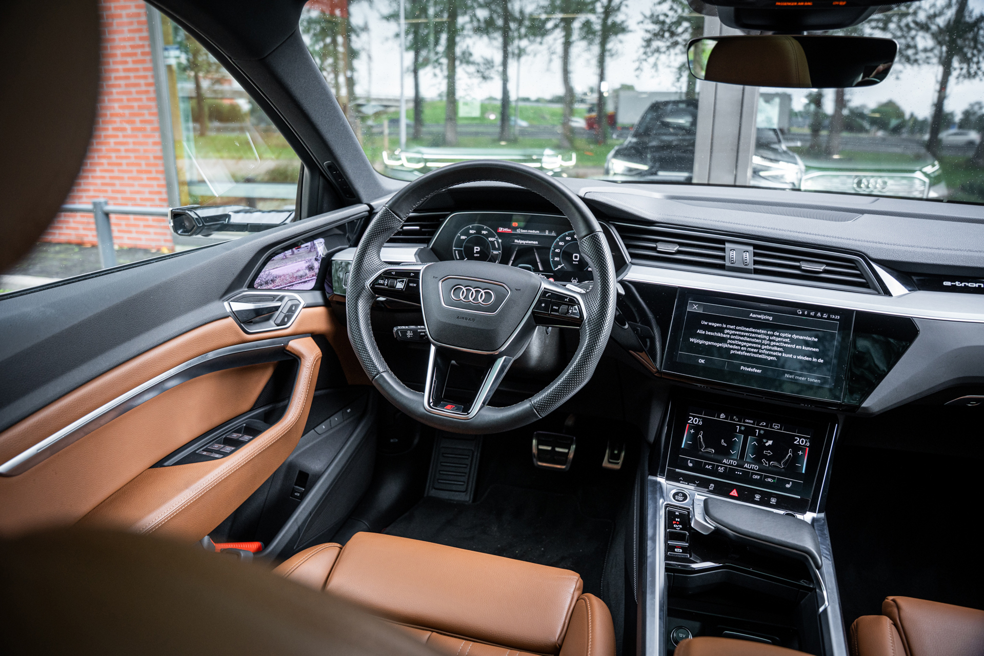 Foto van Audi Q8 Sportback 55 E-tron