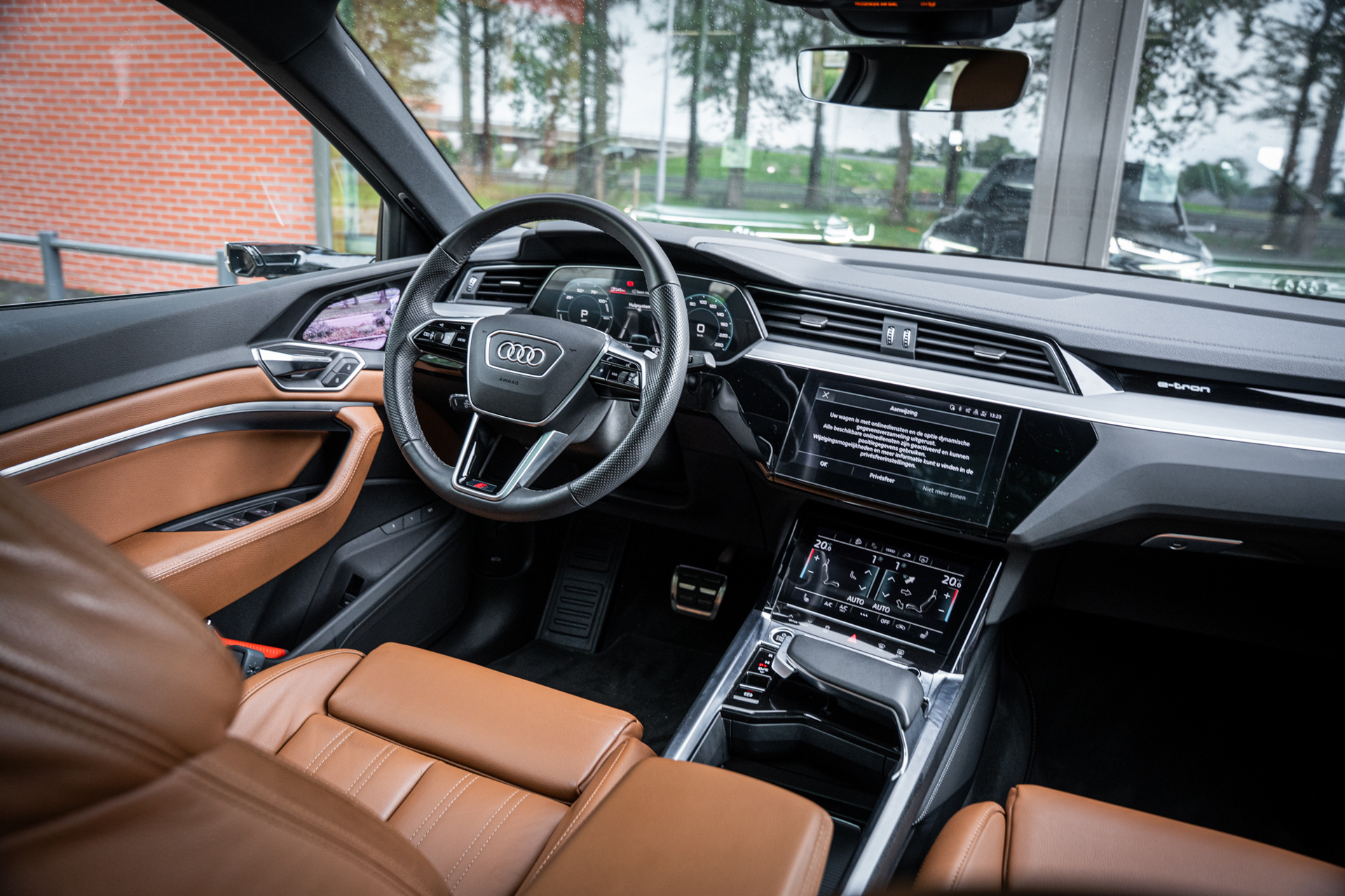 Foto van Audi Q8 Sportback 55 E-tron