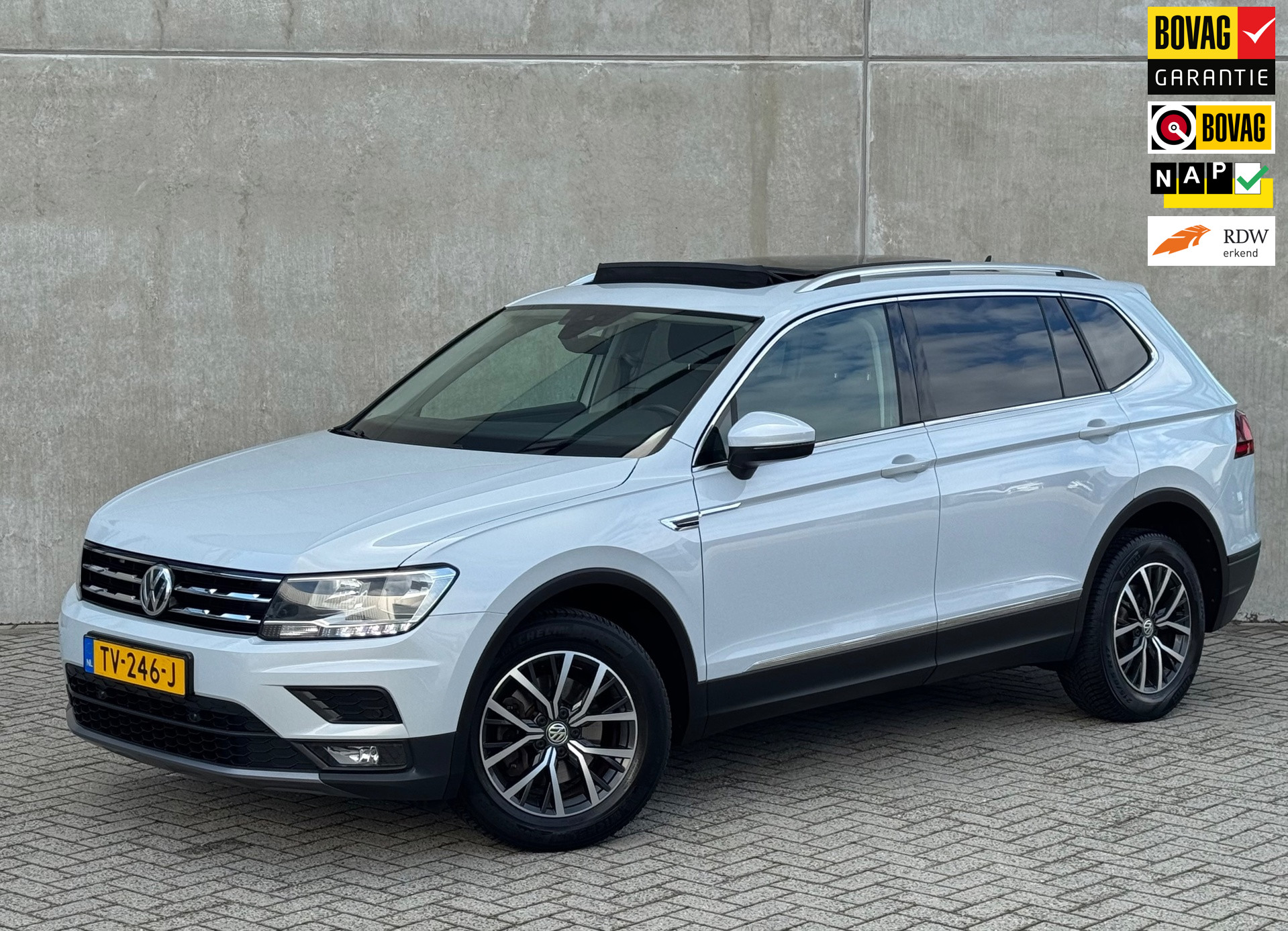 Volkswagen Tiguan Allspace 1.4 TSI Comfortline Business 7p (PANORAMADAK, STOELVERWARMING, CARPLAY, PARKEERSENSOREN, AUTOMAAT) 2018 - voorkant
