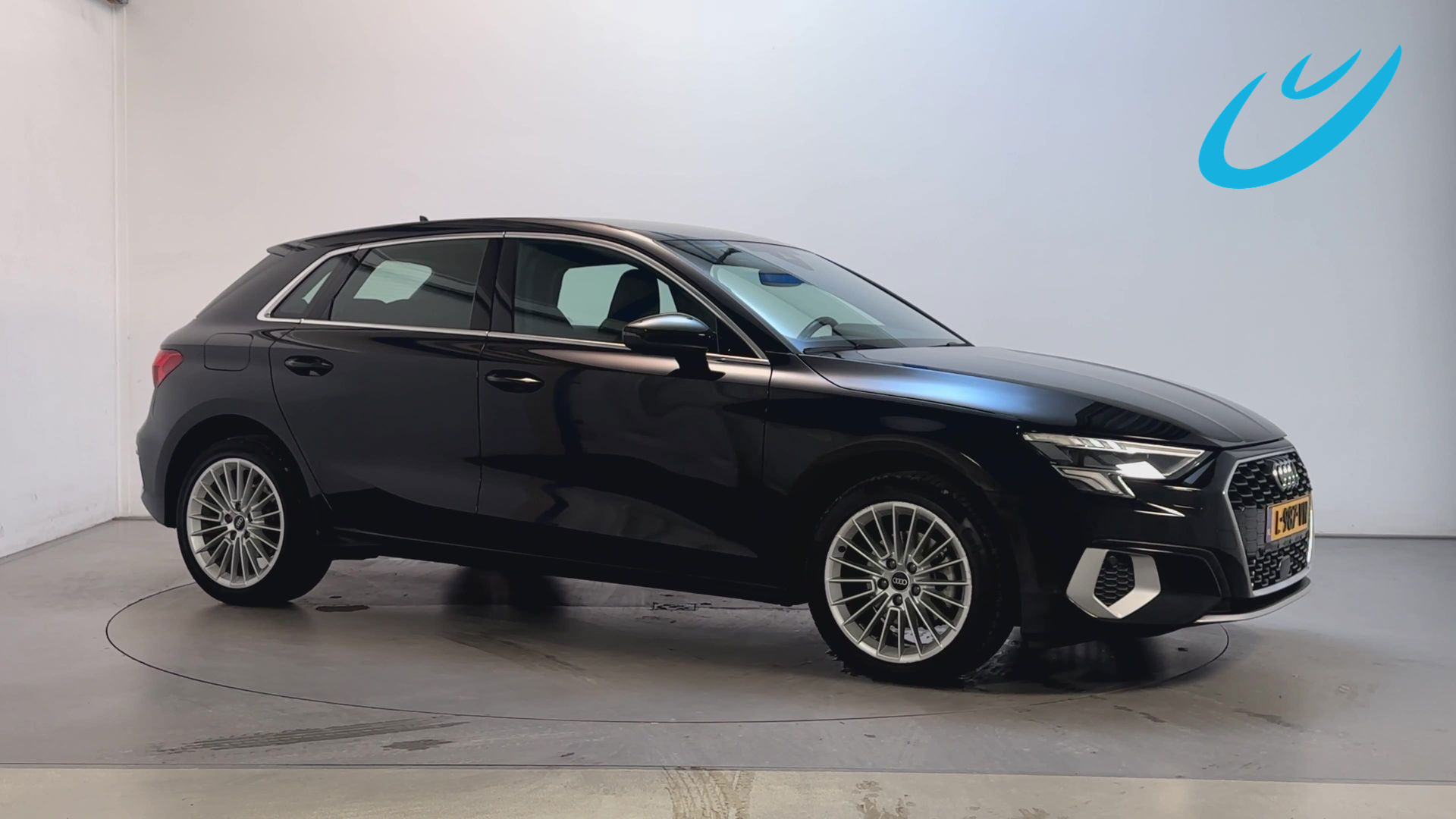 Audi A3 Sportback 30 TFSI Advanced Edition Navigatie Parkeersensoren DAB+ App-Connect 2021 - voorkant