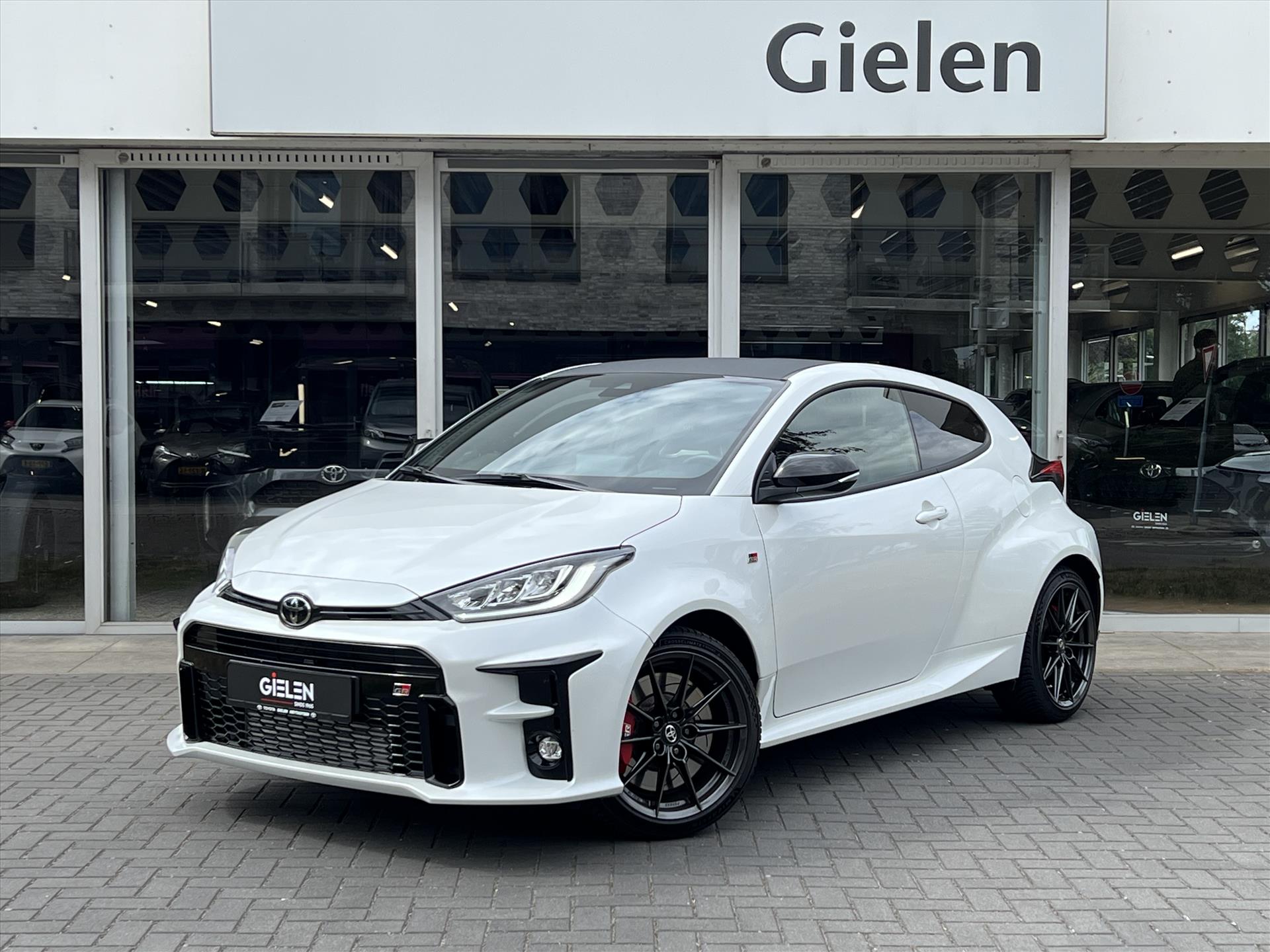 Toyota Toyota GR Yaris 1.6 Turbo 261pk GR Performance | Eerste eigenaar, Perfecte staat, Parelmoer wit, CarPlay, Stoelverwarming 2024 - voorkant