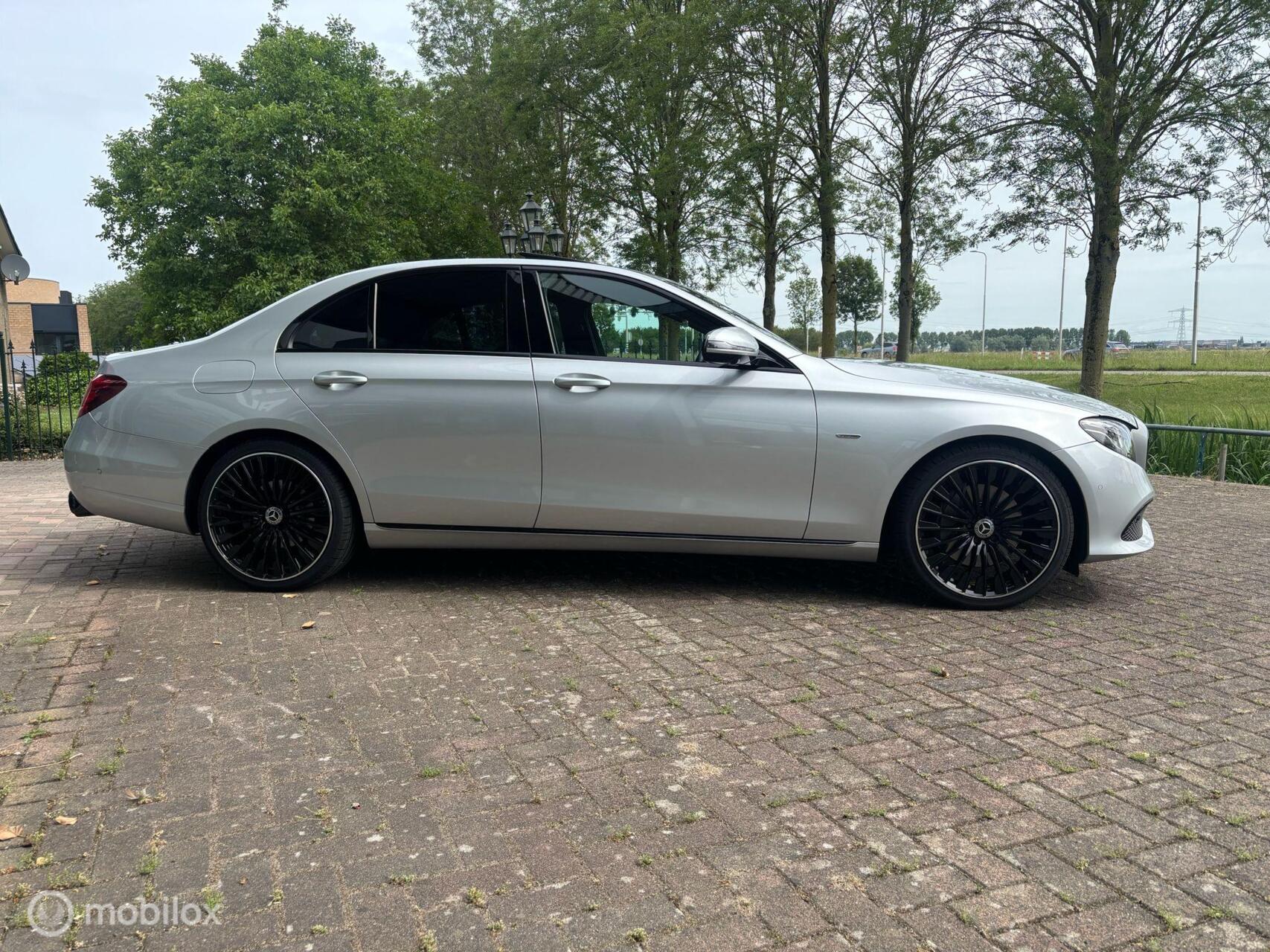 Foto van Mercedes-Benz E 300
