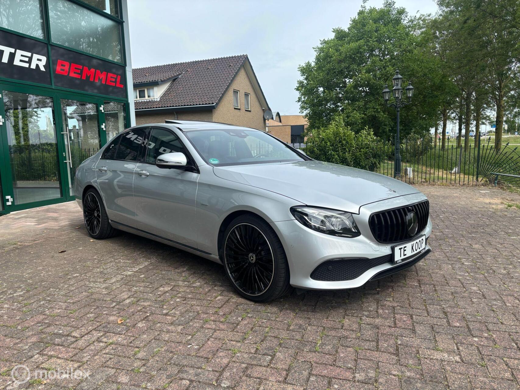 Foto van Mercedes-Benz E 300