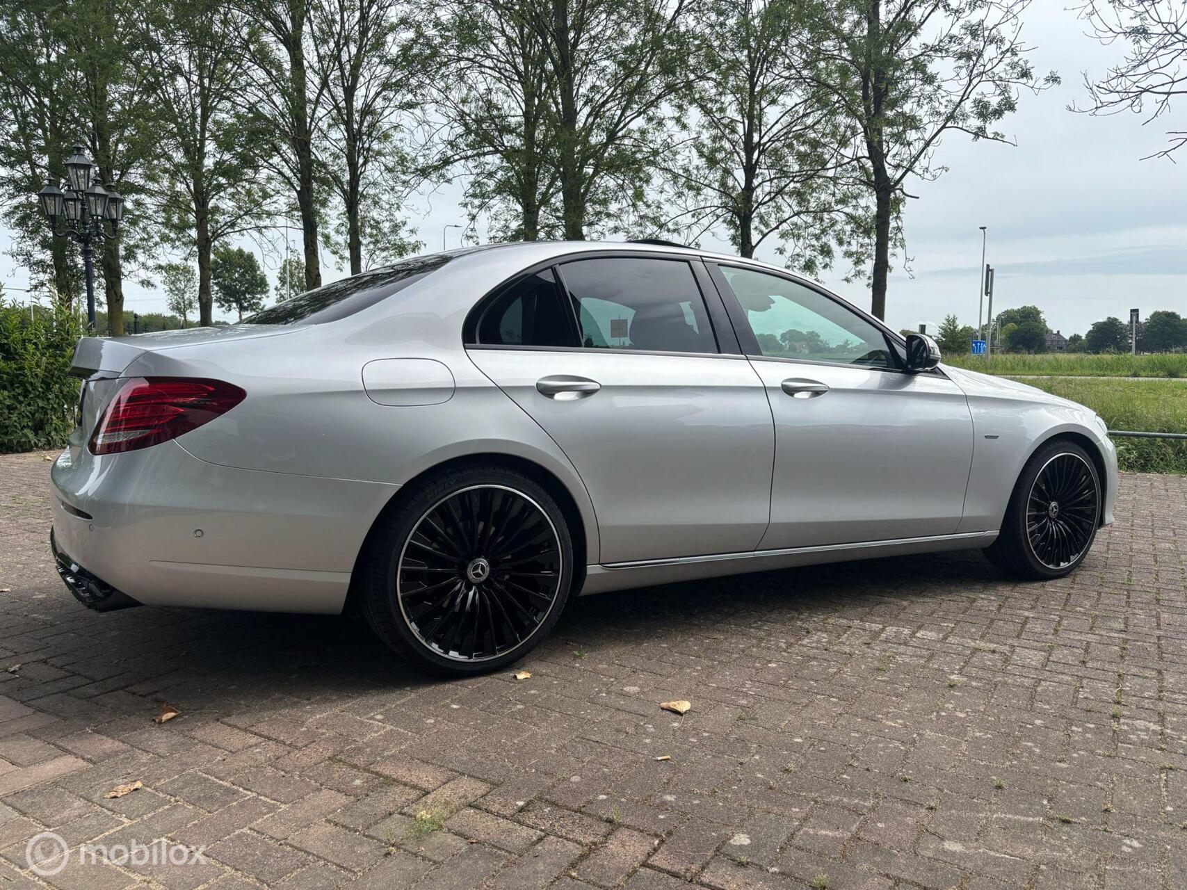 Foto van Mercedes-Benz E 300