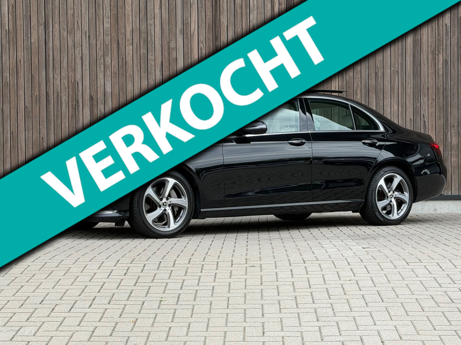 Mercedes-Benz E-klasse 300 e Luxury Line / Pano / Trekhaak / 2021 - voorkant