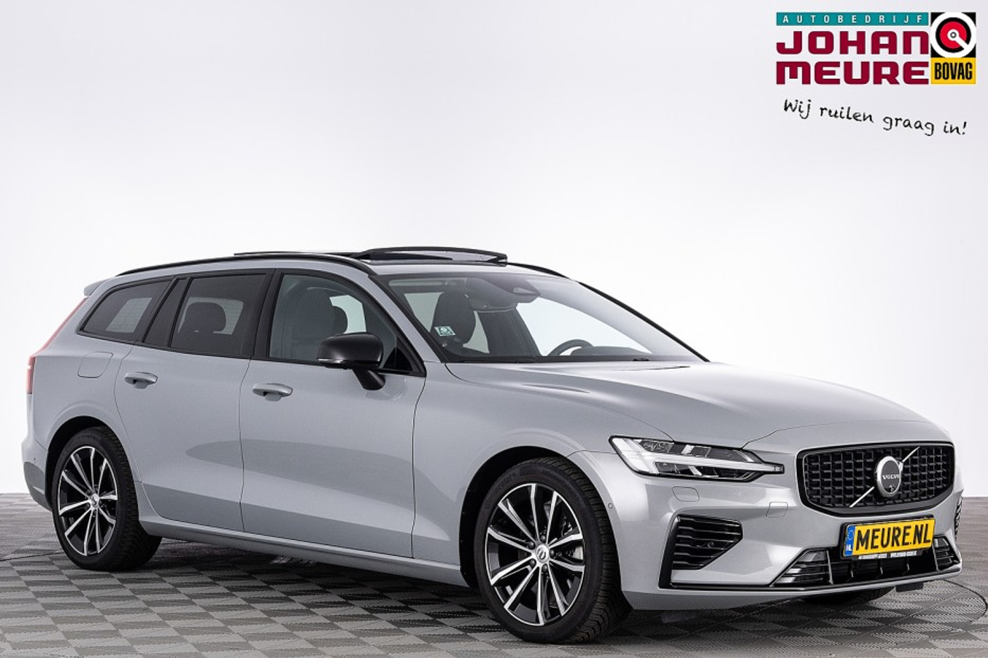 Volvo V60 T8 Plug-in Hybrid AWD Plus Dark | LEDER | PANORAMADAK 2024 - voorkant