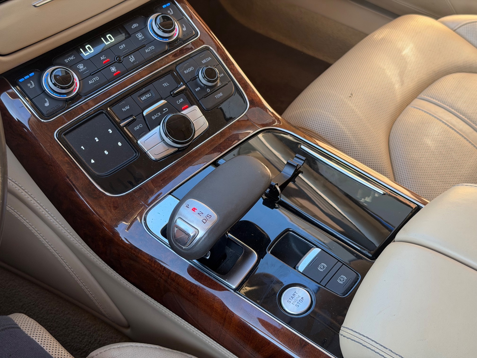 Foto van Audi A8