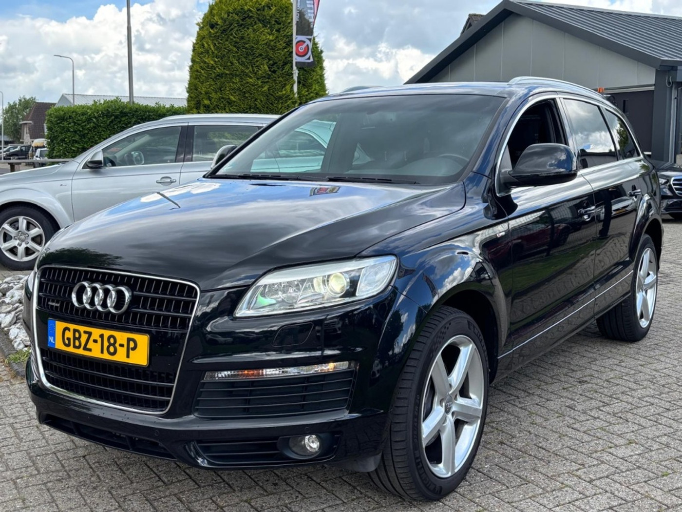 Audi Audi Q7 4.2 FSI Quattro 2007 Zwart S-Line BTW Youngtimer Trekhaak 2007 - voorkant