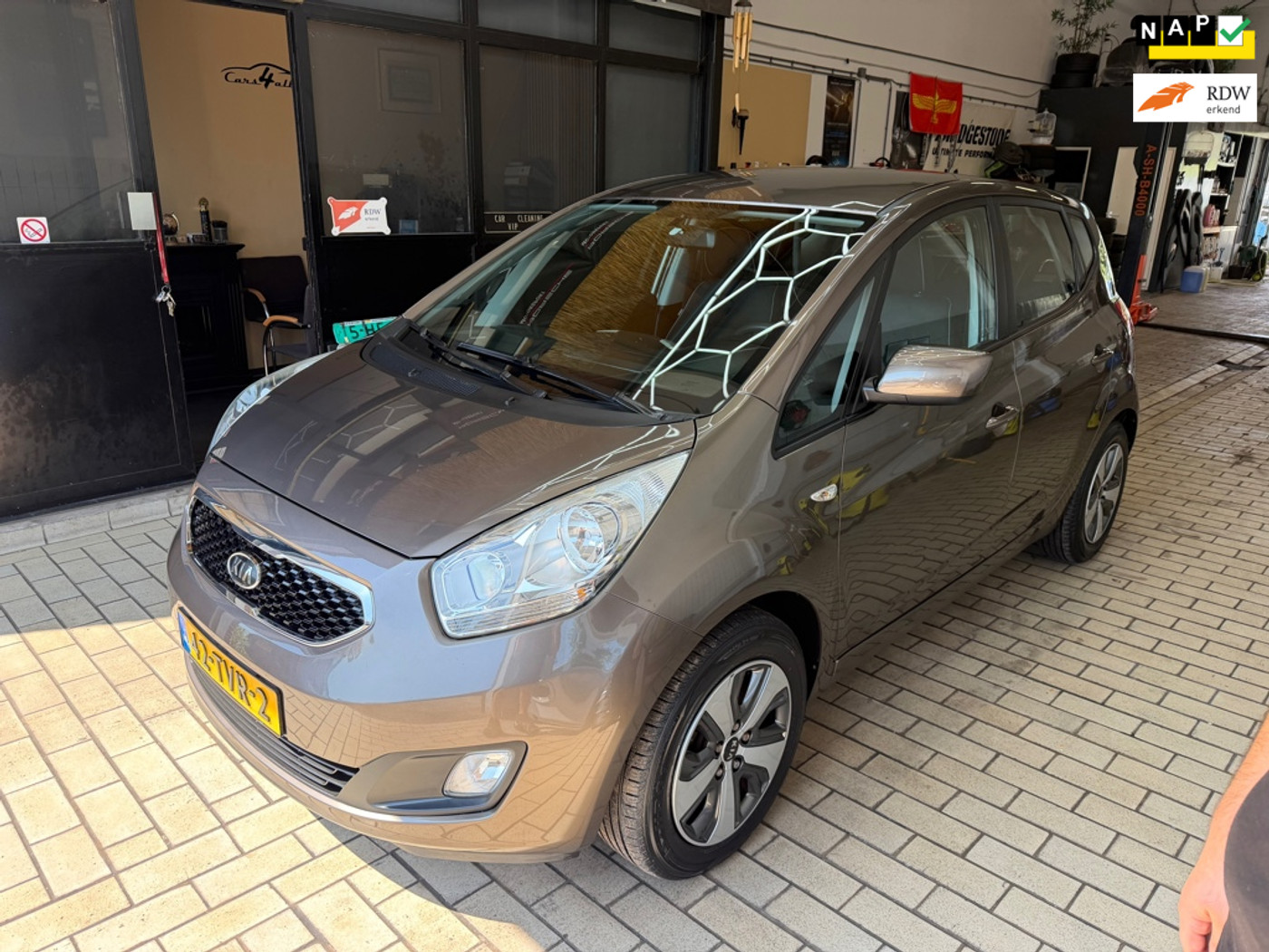 Kia Venga 1.4 CVVT Plus Pack 2012 - voorkant