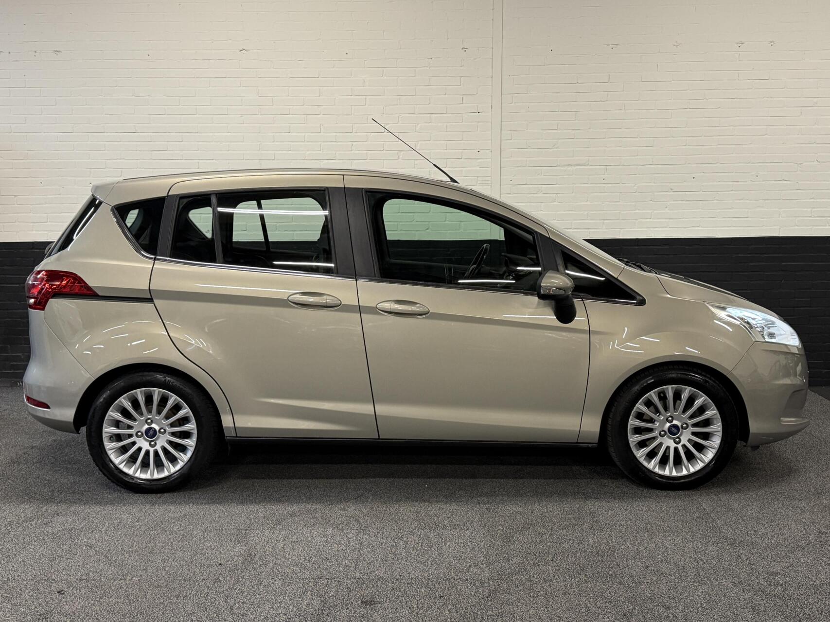 Foto van Ford B-max