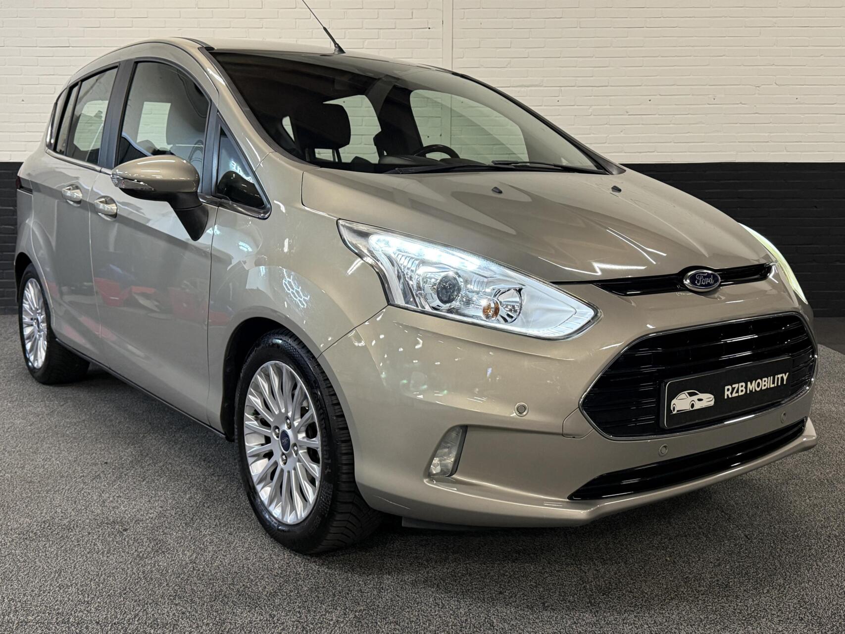 Foto van Ford B-max