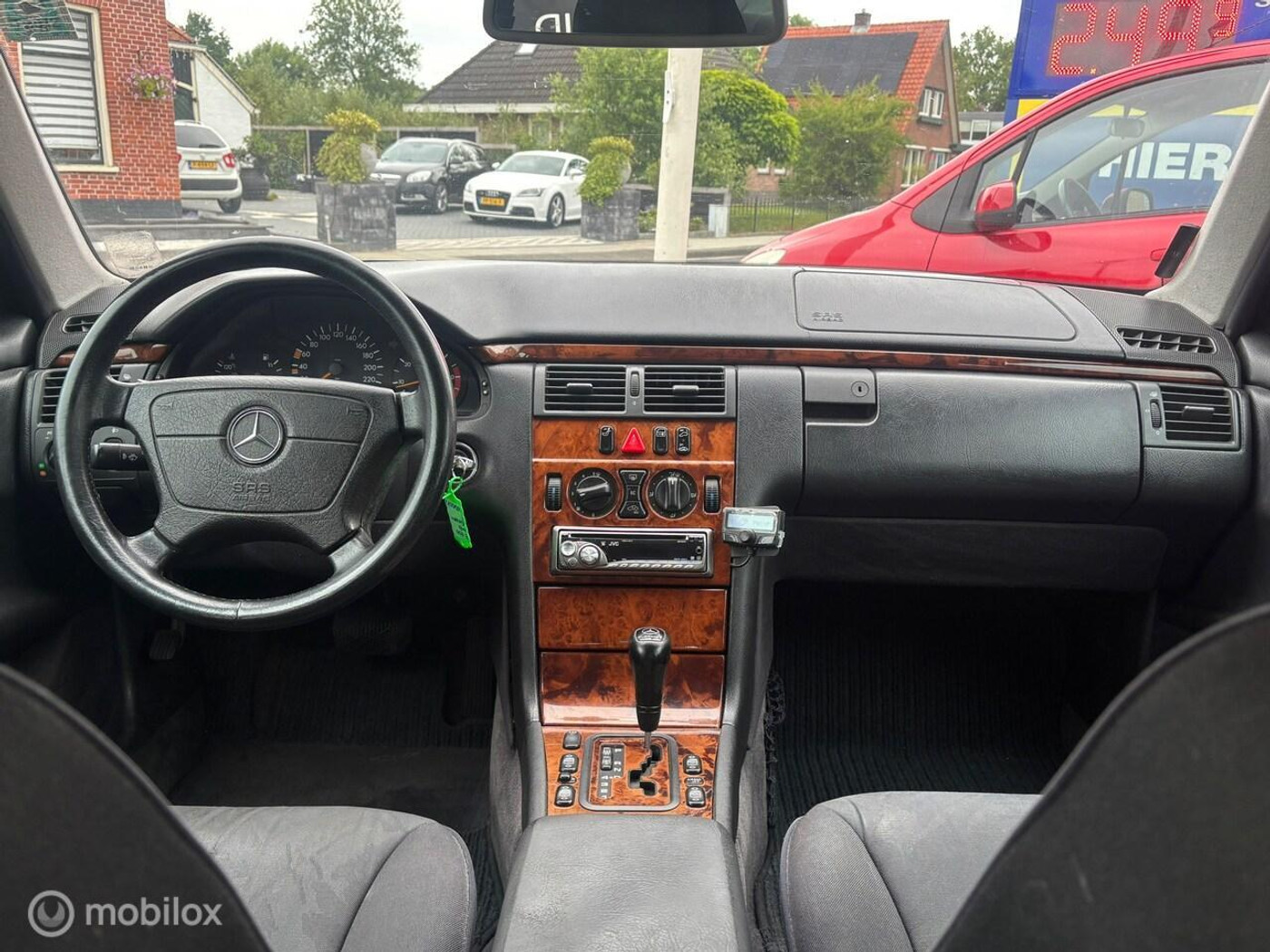 Foto van Mercedes-Benz E 200 CDI