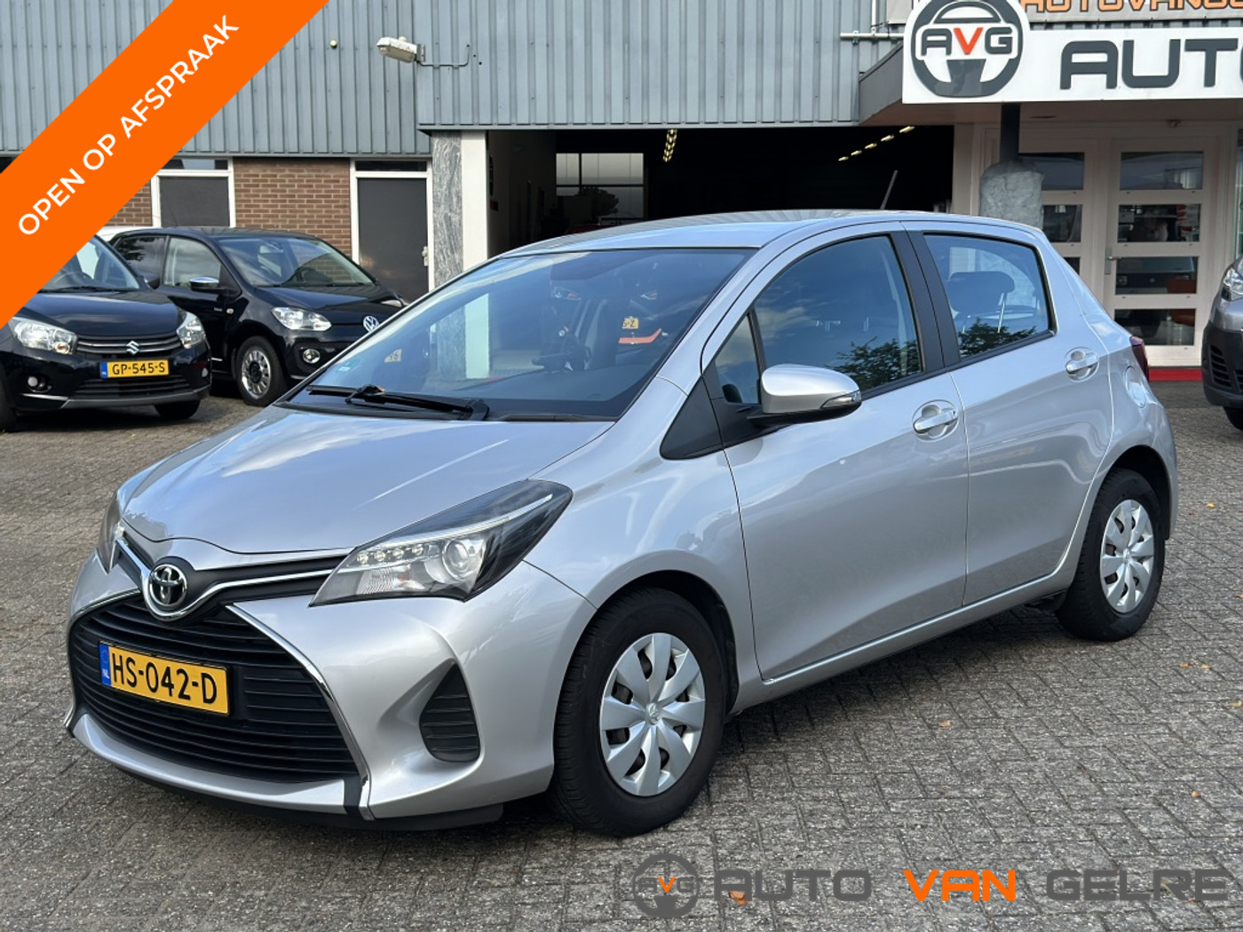 Toyota Toyota Yaris 1.0 VVT-i NL Auto NAP Weinig Kilometers Camera Airco 5Drs 2016 - voorkant