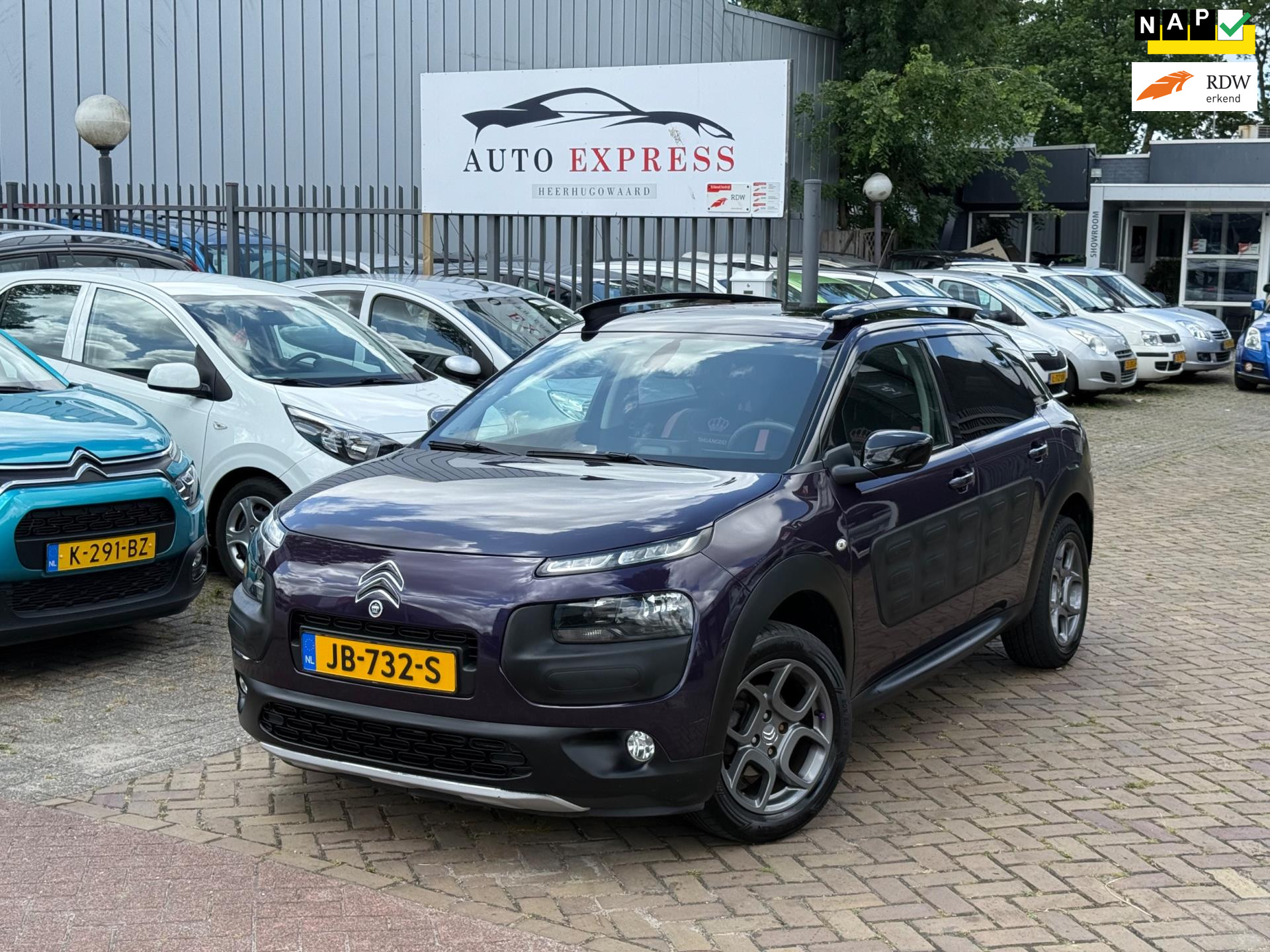Citroen C4 Cactus 1.2 PureTech Business/Airco/Navigatie/Cruisecontrol/trekhaak/distributie is vervangen 2015 - voorkant