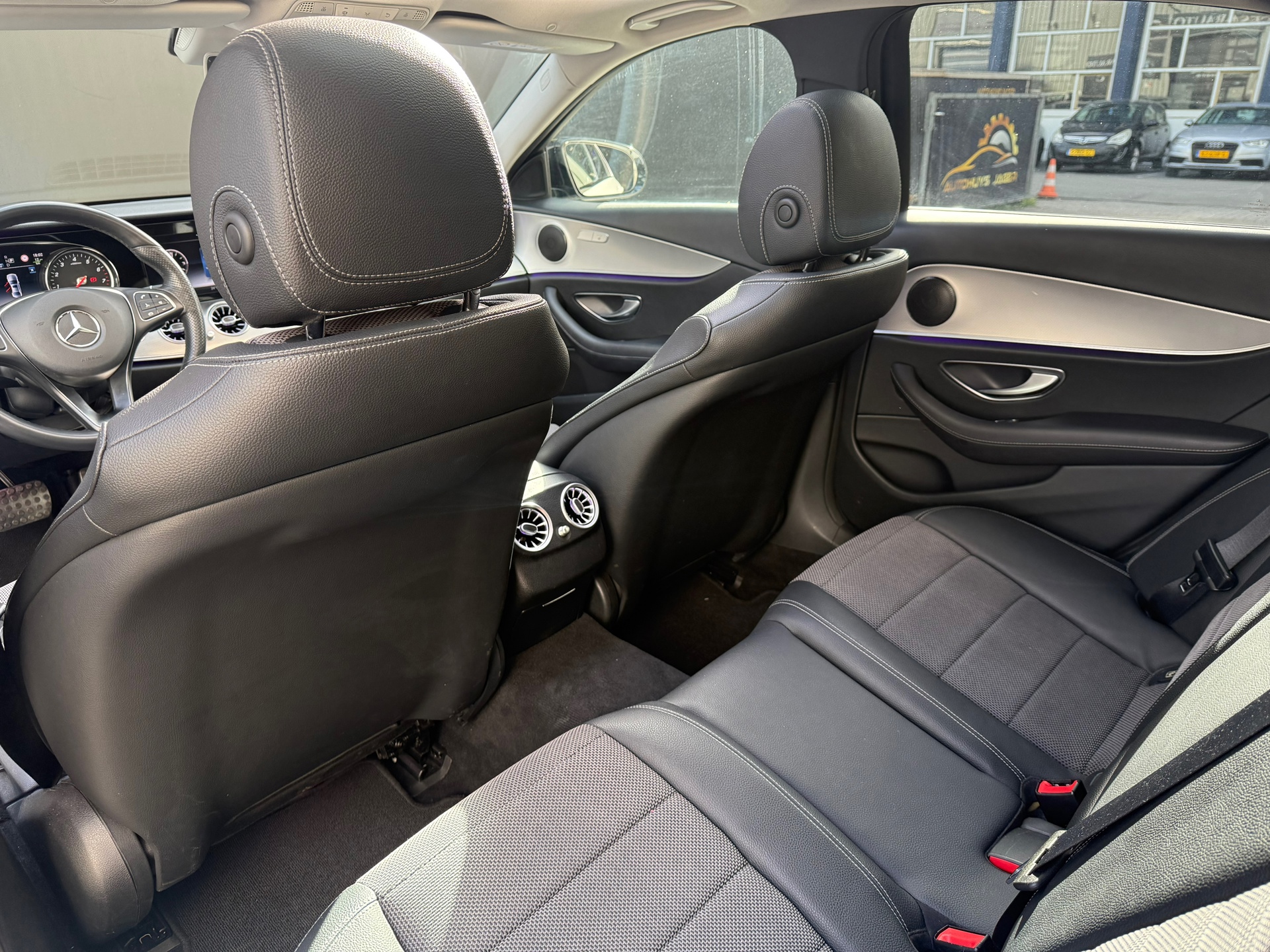 Foto van Mercedes-Benz E 350 E