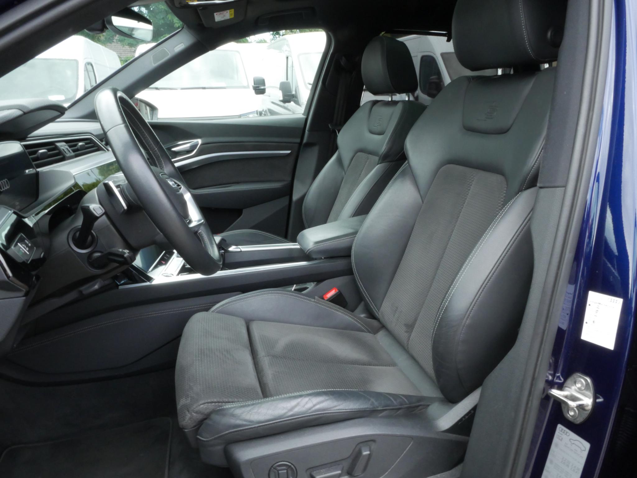 Foto van Audi E-tron