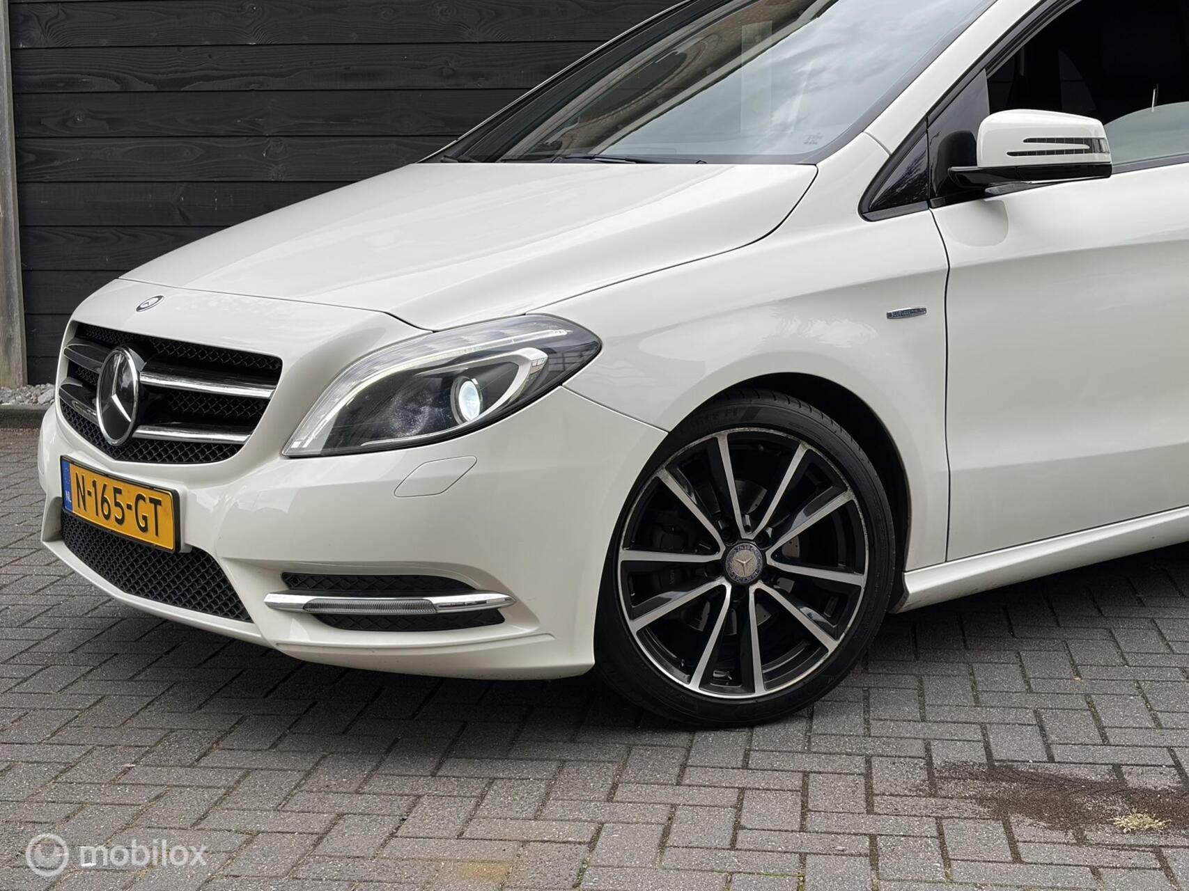 Foto van Mercedes-Benz B 180