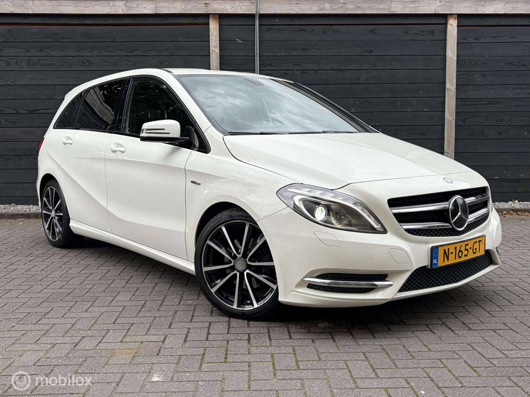 Foto van Mercedes-Benz B 180