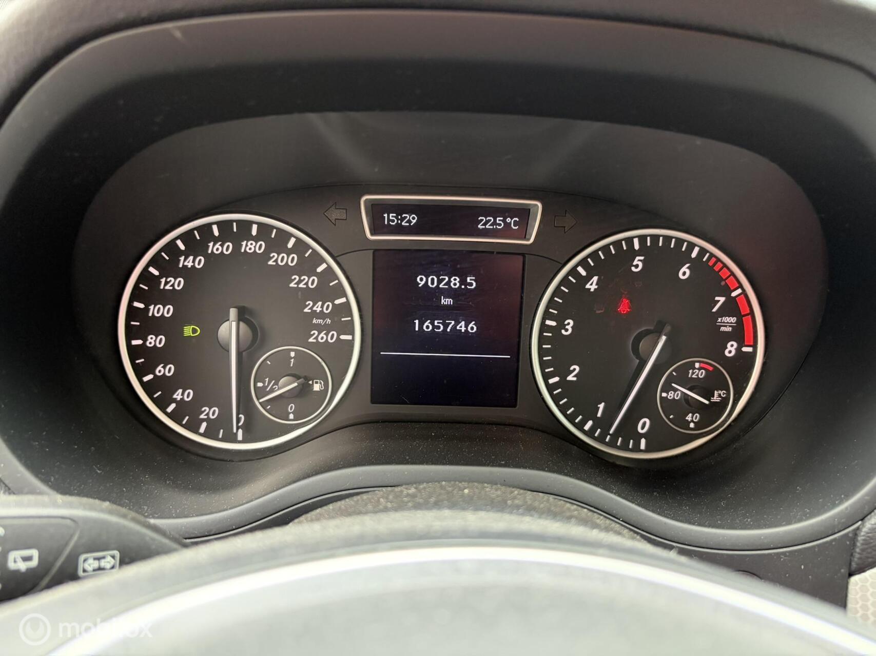 Foto van Mercedes-Benz B 180