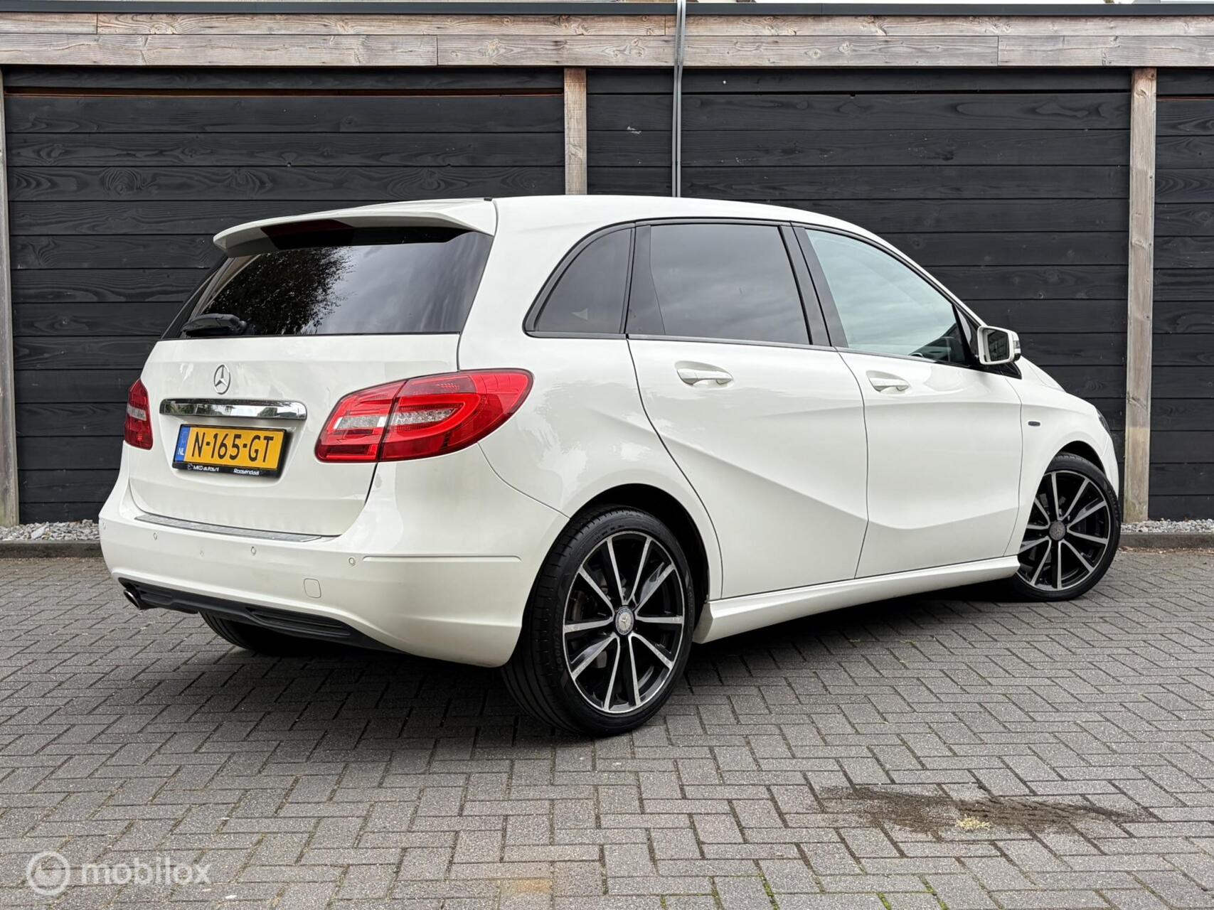 Foto van Mercedes-Benz B 180