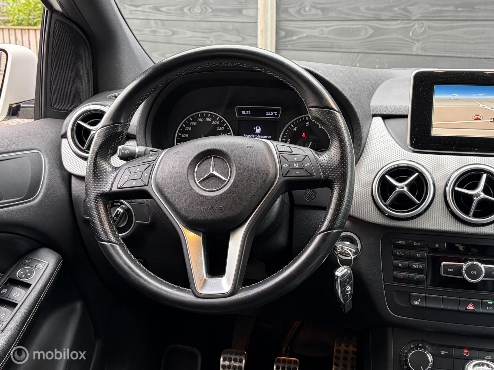 Foto van Mercedes-Benz B 180