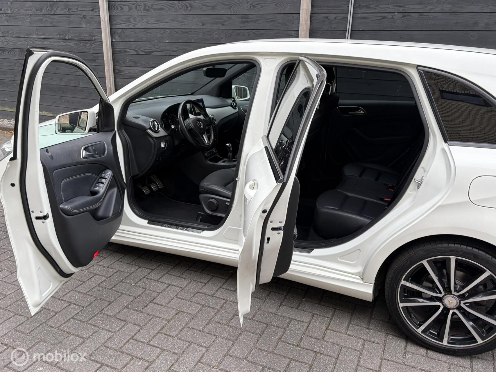 Foto van Mercedes-Benz B 180