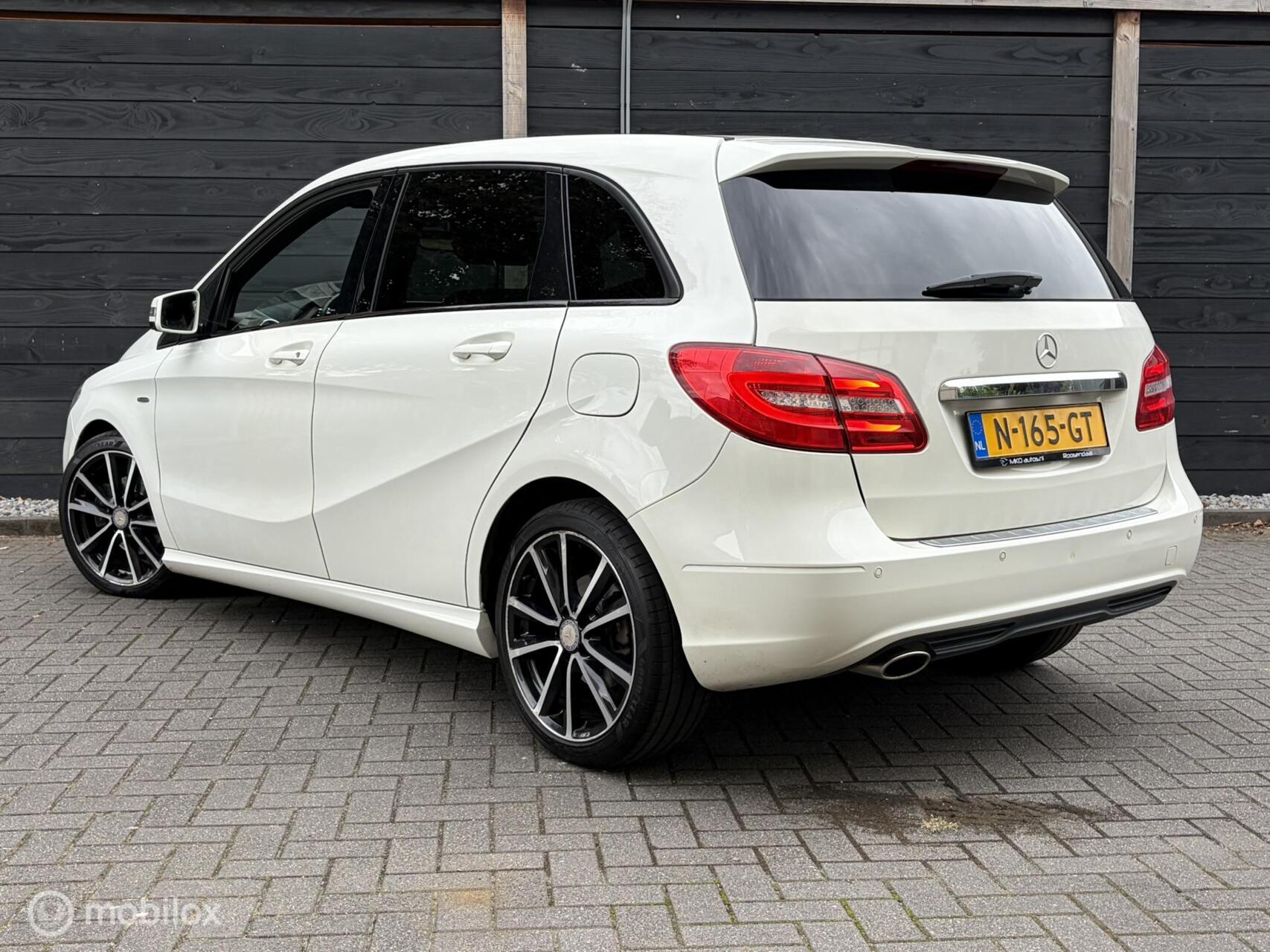 Foto van Mercedes-Benz B 180