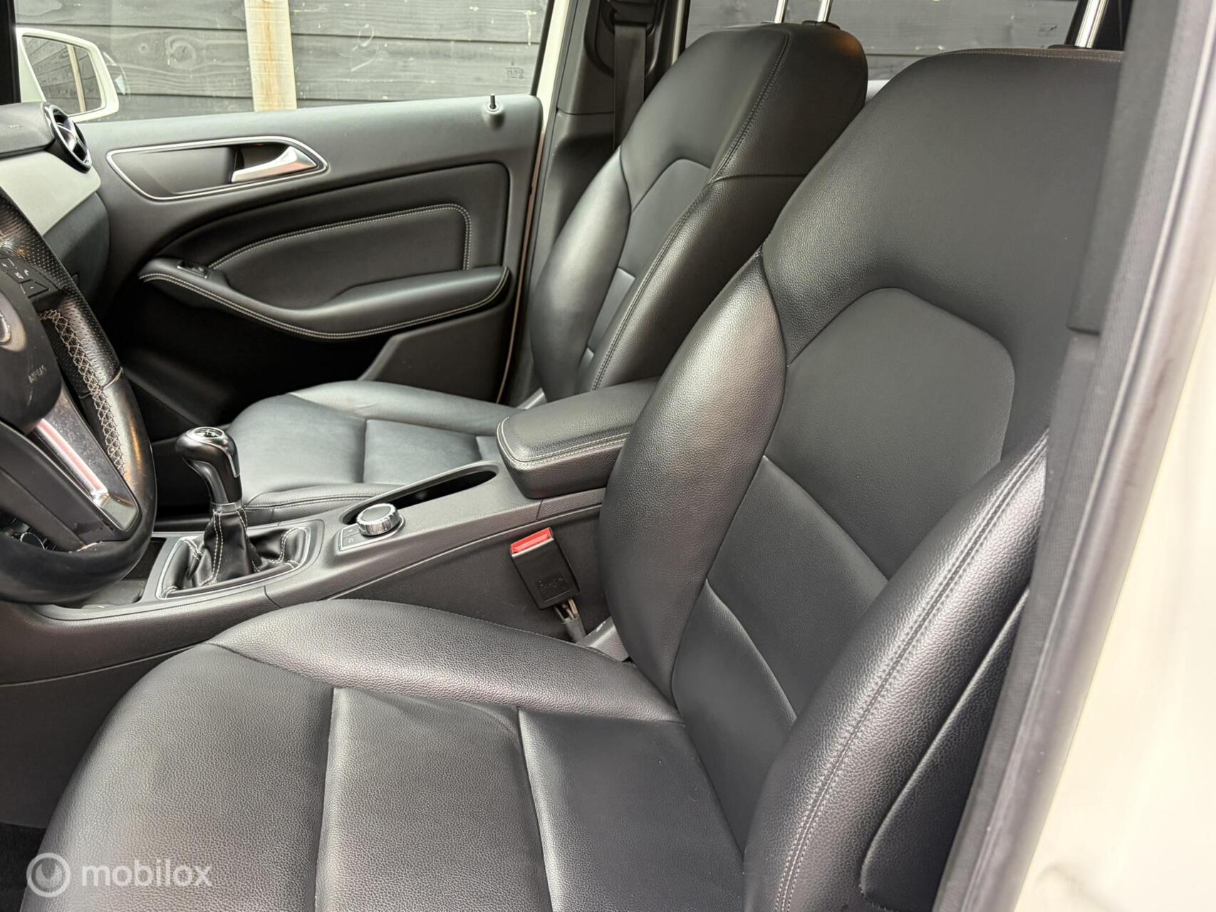 Foto van Mercedes-Benz B 180