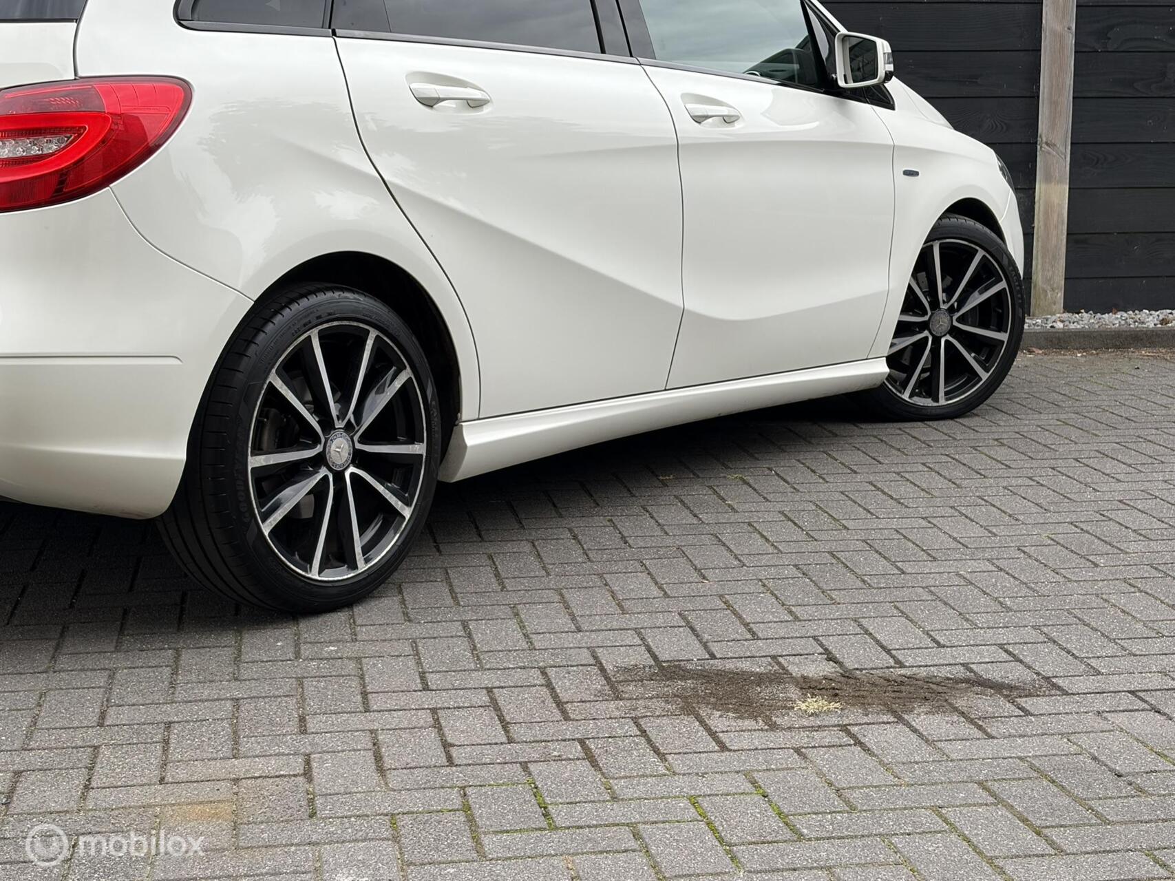 Foto van Mercedes-Benz B 180