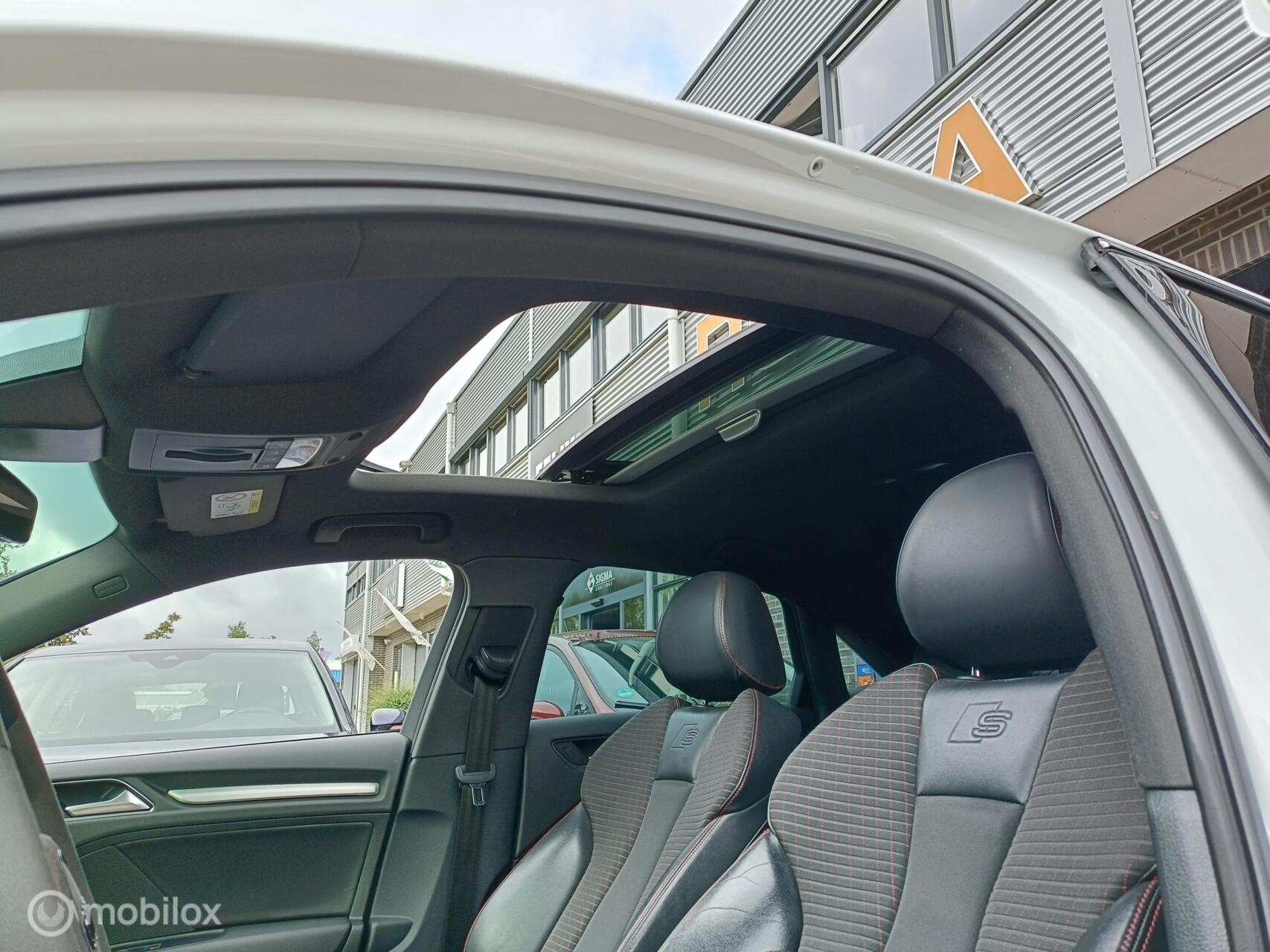 Foto van Audi S3 Limousine