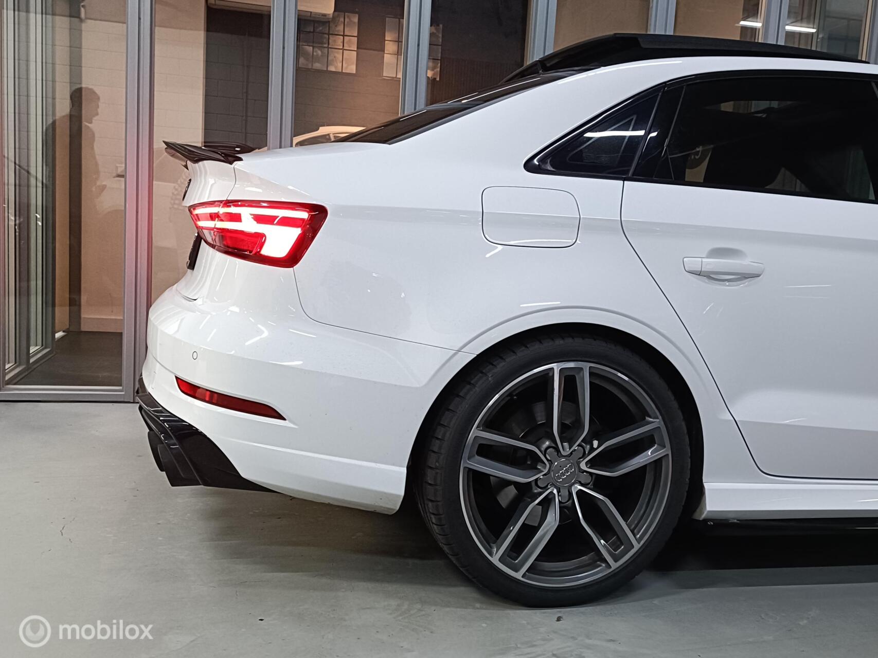 Foto van Audi S3 Limousine