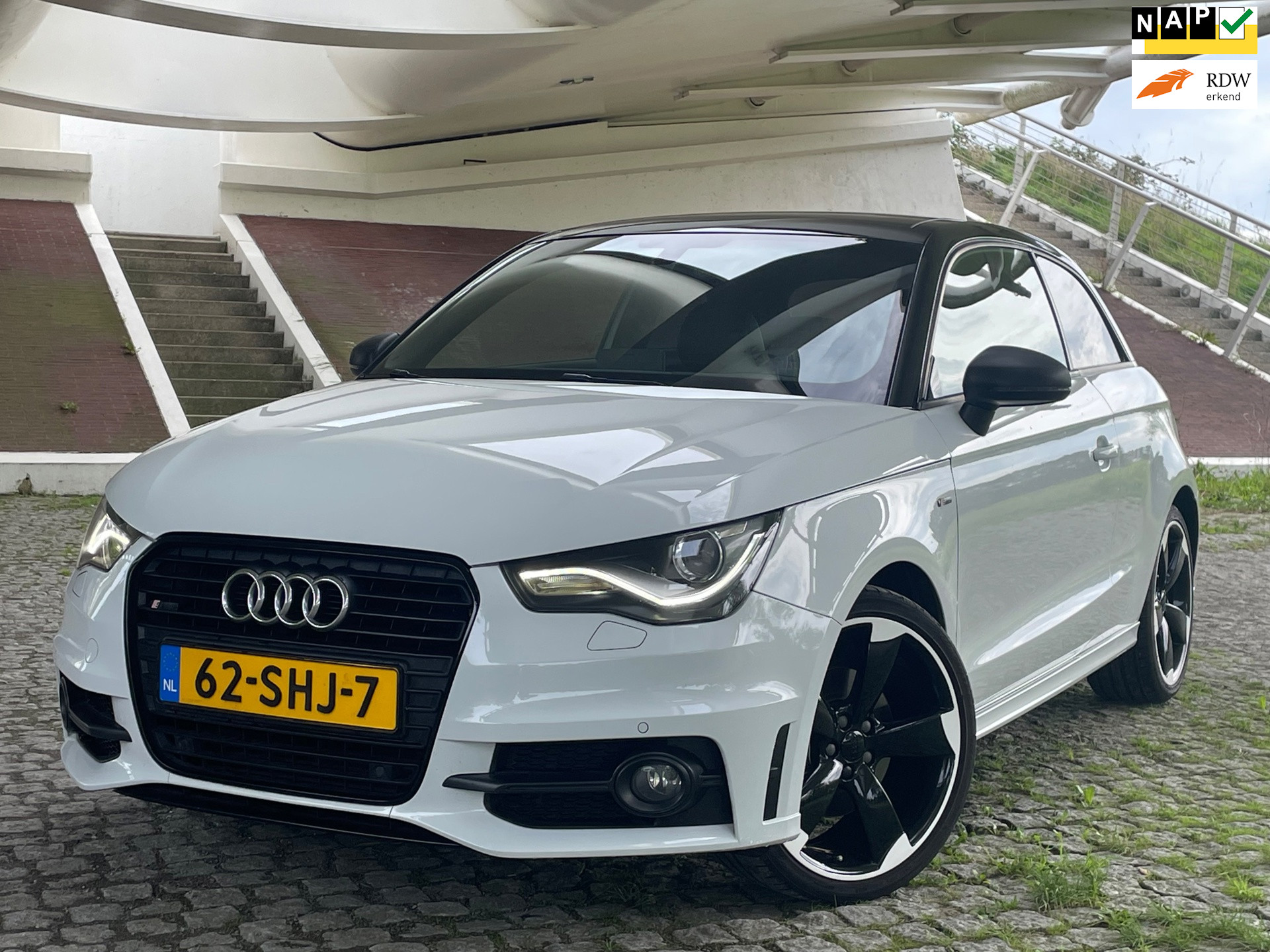Audi Audi A1 1.4 TFSI S-Line 185 PK Automaat Panorama Leder 2011 - voorkant