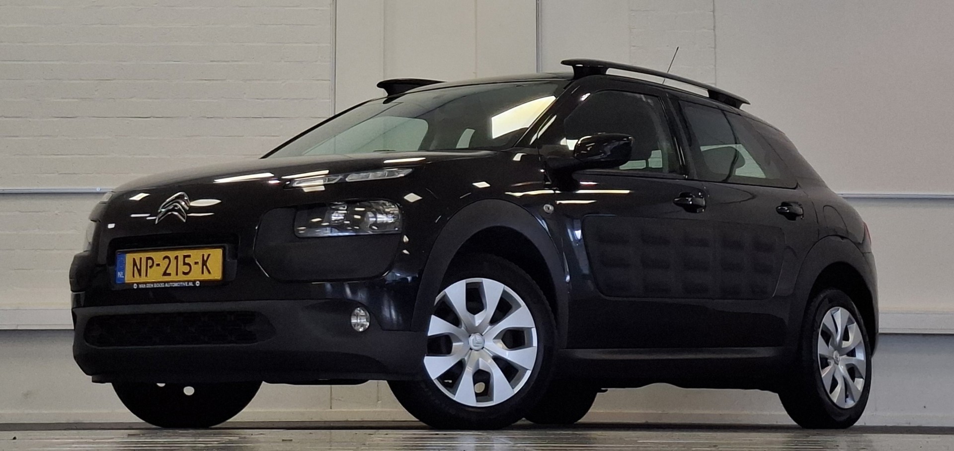 Citroen C4 Cactus 1.2 PureTech Feel Navigatie PDC Allseason 2017 - voorkant