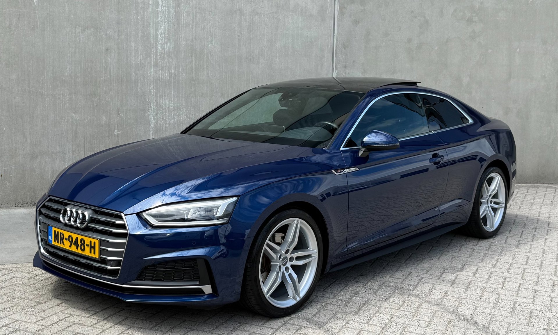 Audi A5 Coupe 2.0 TFSI ultra Launch Edi S 2017 Blauw PANO 2017 - voorkant