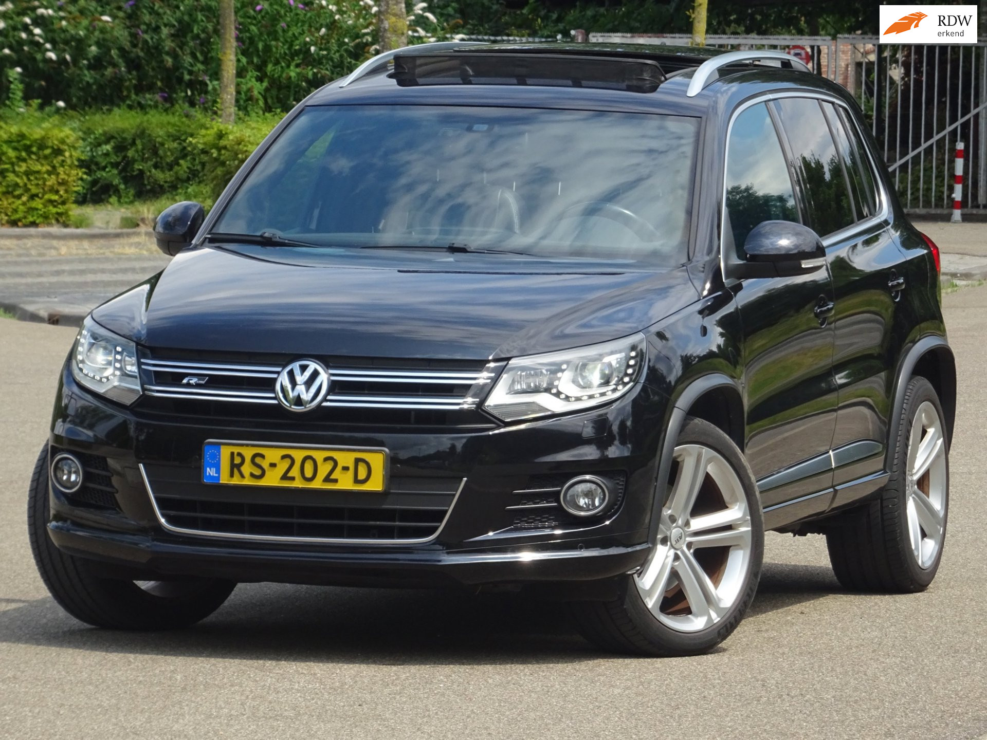Volkswagen Tiguan 2.0 TDI Sport 4Motion R-line Edition FULL! 2013 - voorkant