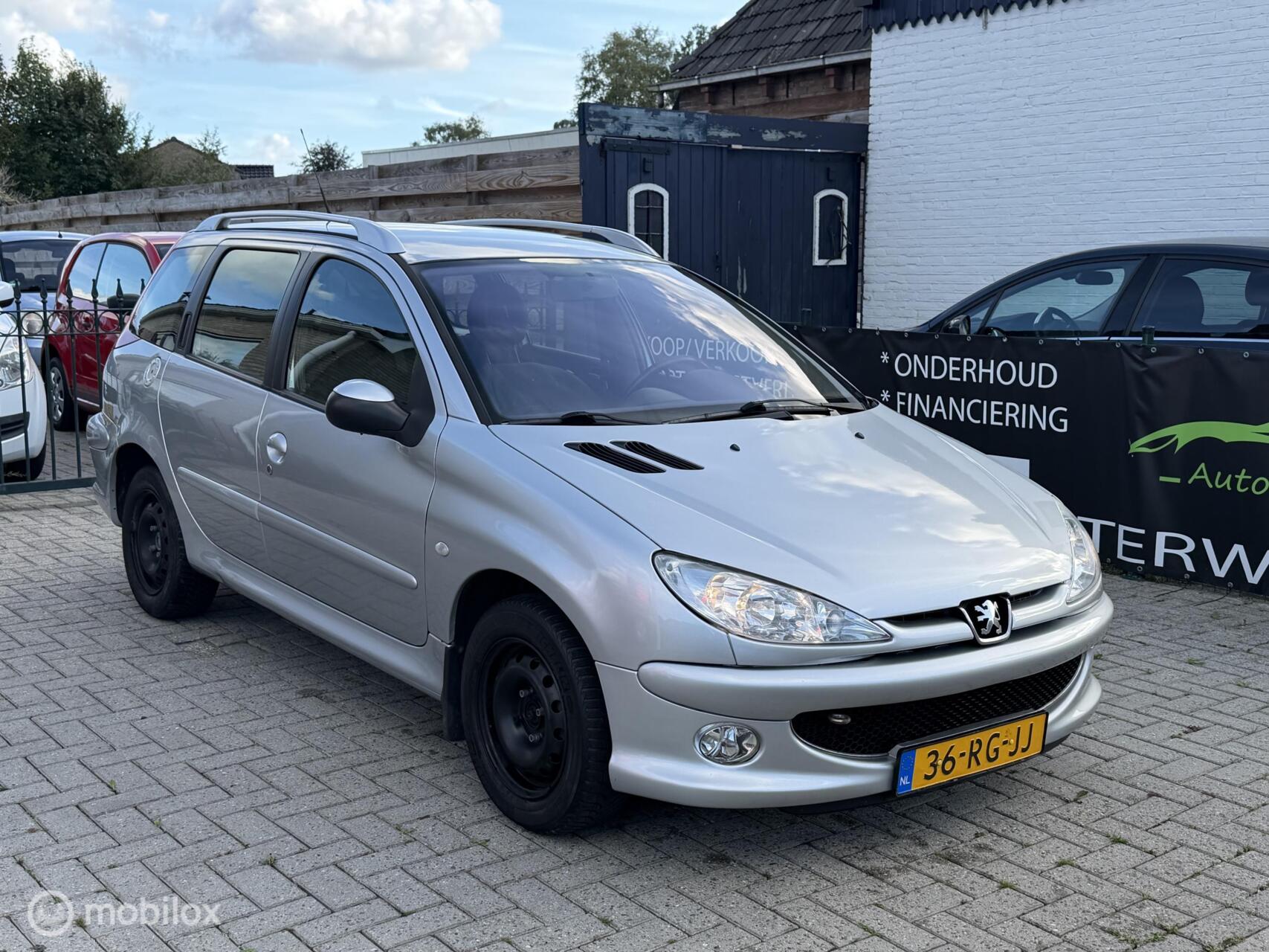 Peugeot 206 2.0 HDi Quiksilver zeer nette auto | apk 2005 - voorkant
