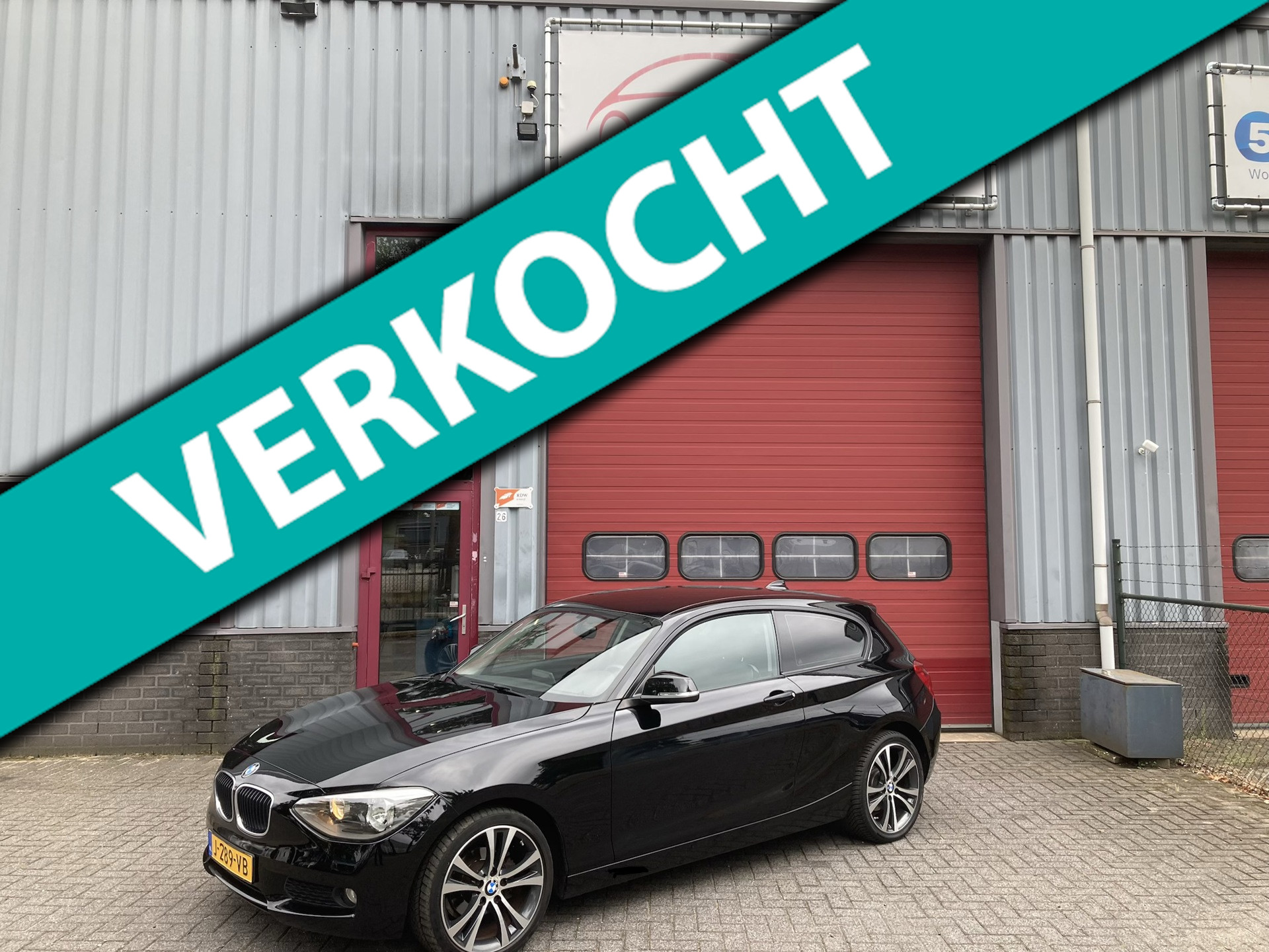 BMW 116i 116i Executive Sport Automaat Navi PDC 2014 - voorkant
