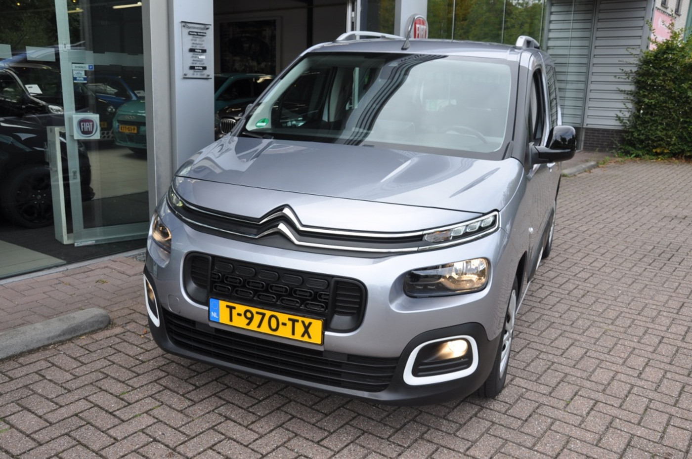 Citroen Berlingo 1.2 PureTech Live PDC Apple/Android 2022 - voorkant