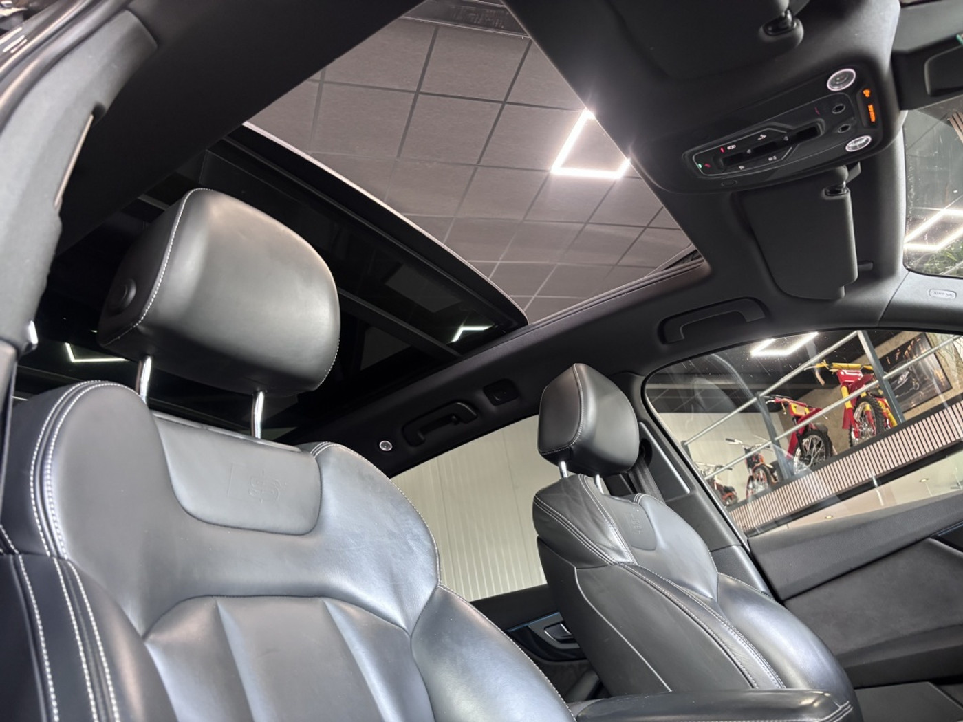 Foto van Audi Q7 E-tron