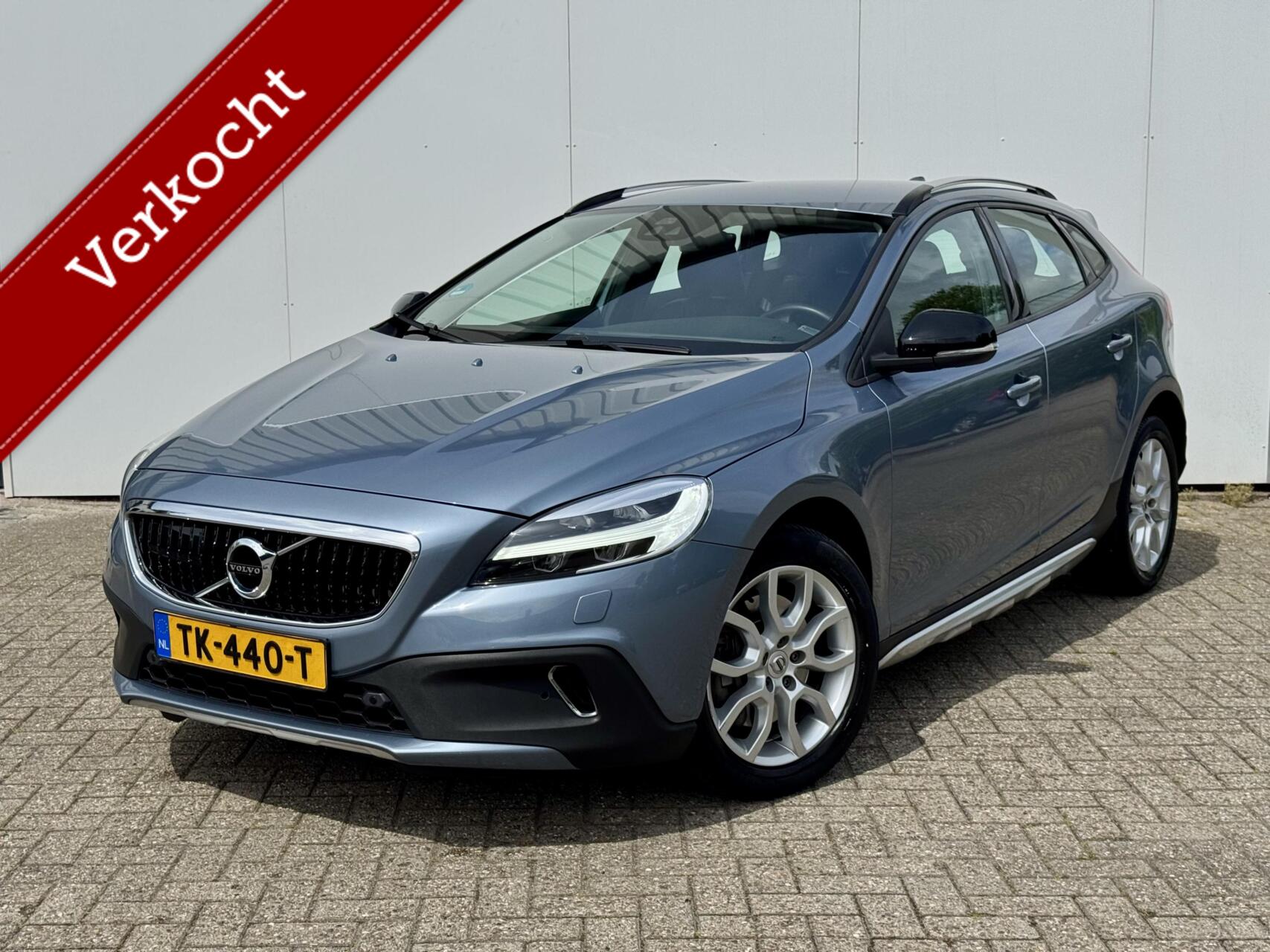 Volvo V40 Cross Country 1.5 T3 Edition+ Automaat|Adaptive Cruise|Trekhaak|BLIS 2018 - voorkant