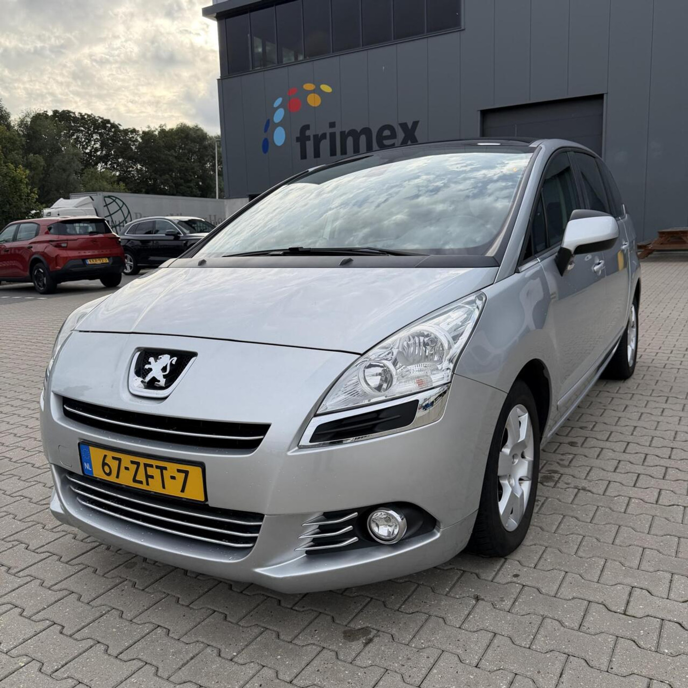 Peugeot 5008 1.6 | 7 Persoon | Panoramadak | NW APK! 2011 - voorkant