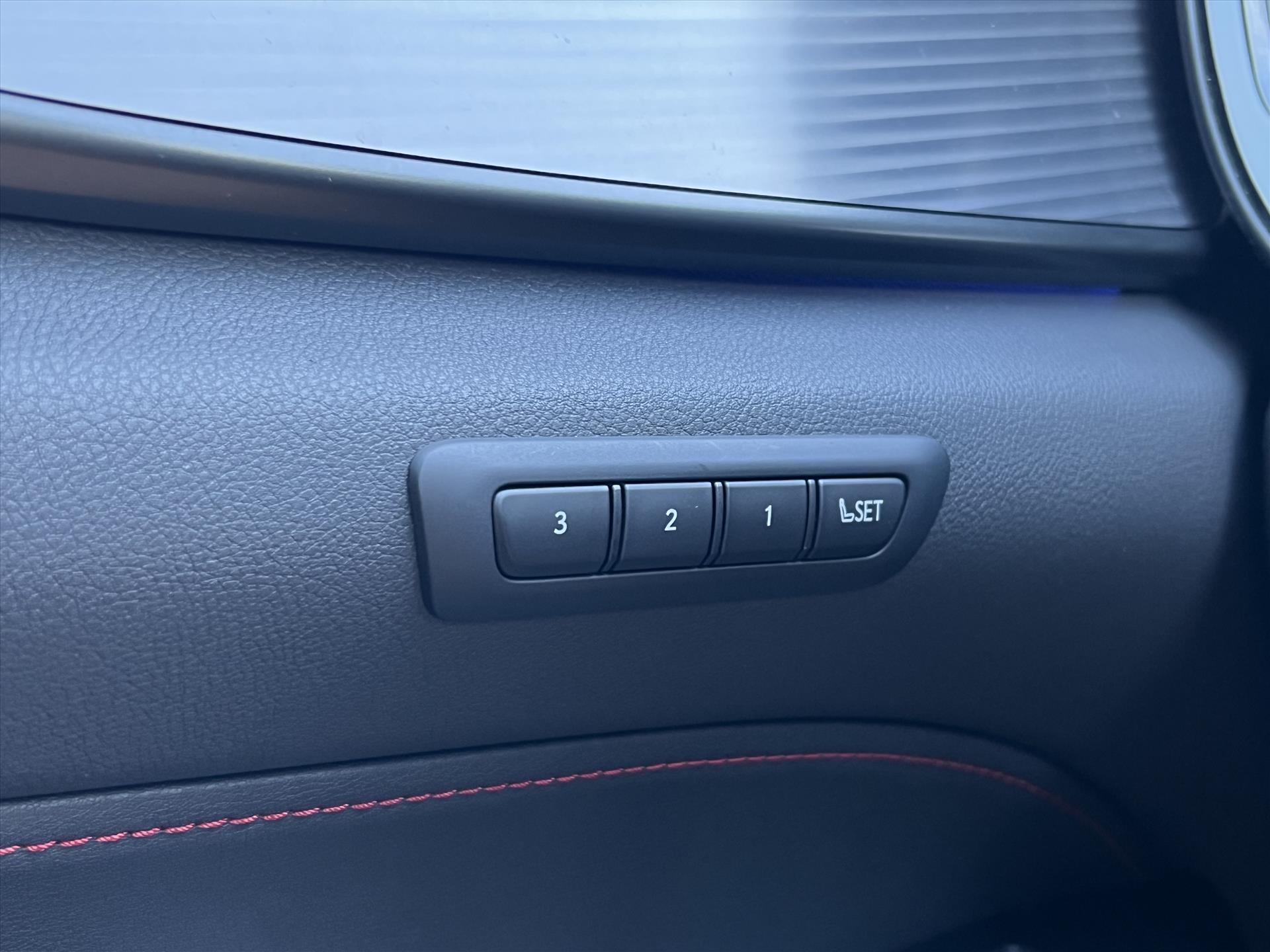 Foto van Lexus Lexus Nx450h+