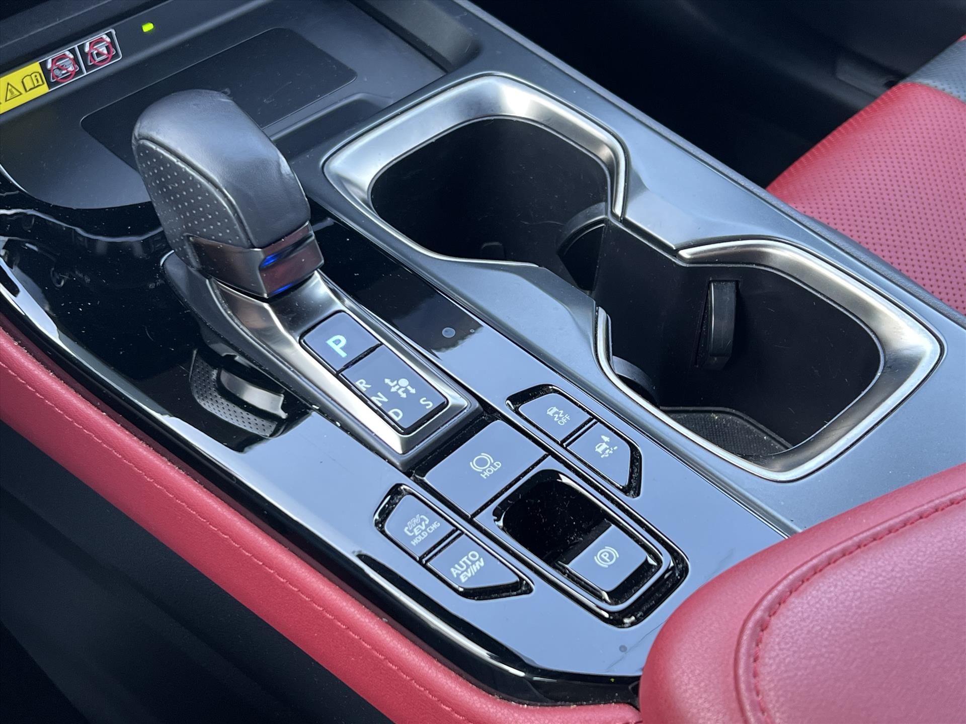 Foto van Lexus Lexus Nx450h+