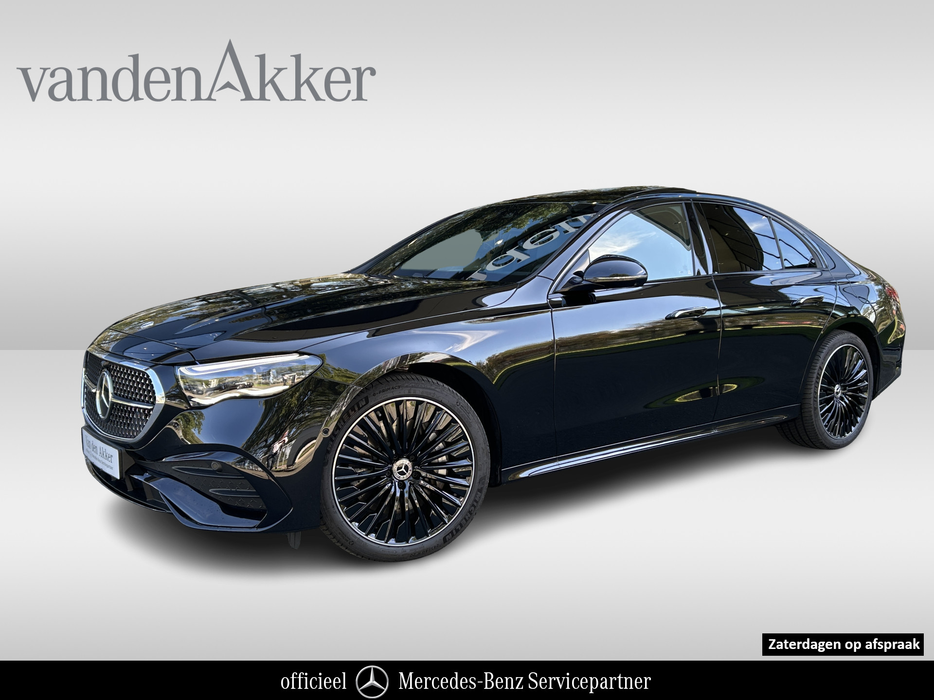 Mercedes-Benz E 300 E 300e Sport Edition AMG // Hyperscreen // Burmester 4D // Distronic // Panoramadak // Active Sfeerverlichting // Keyless Entry // Nightpakket // 20" LM 2025 - voorkant
