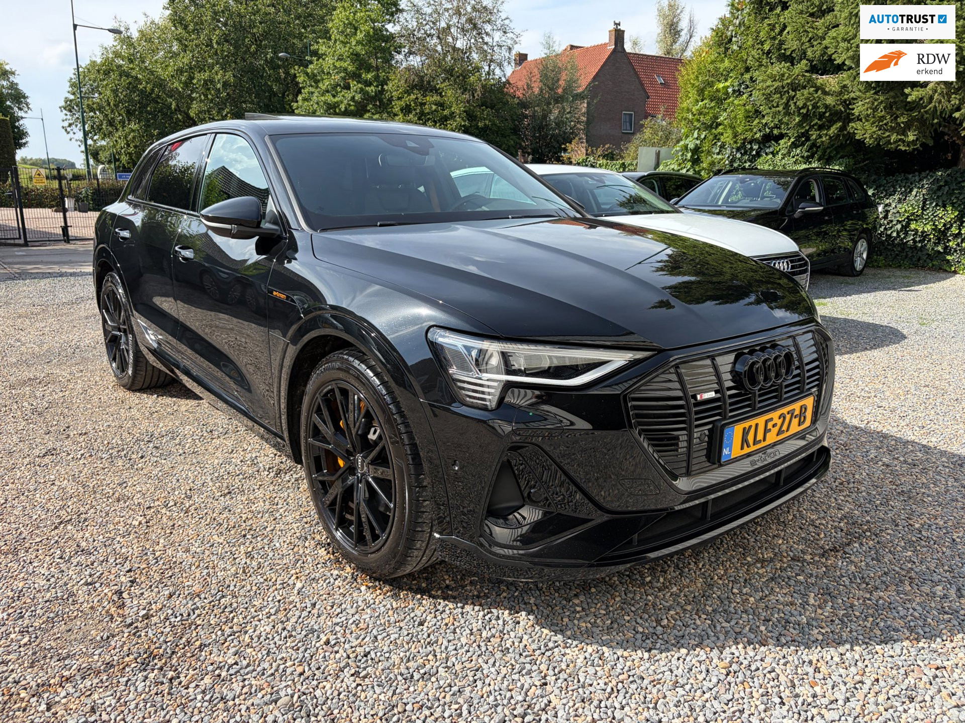 Audi E-tron 55 55 quattro S edition 95 kWh Black edition Pano B&O 2023 - voorkant