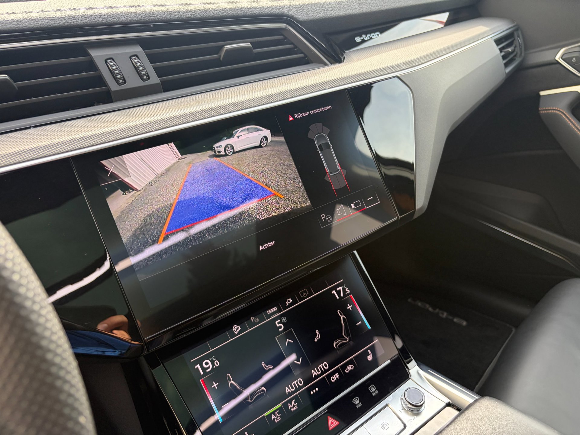 Foto van Audi E-tron 55