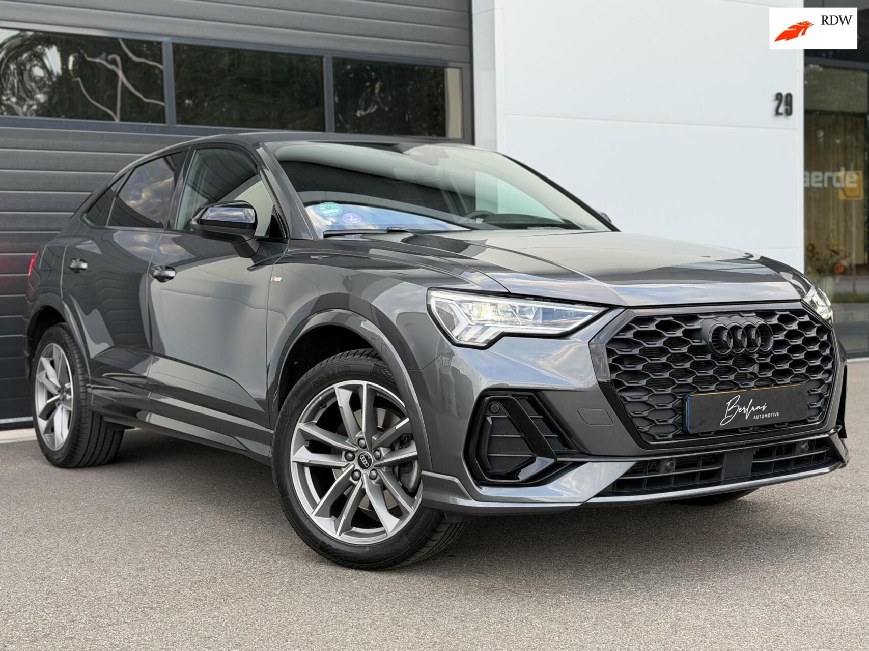 Audi Q3 Sportback E-tron 45 TFSIe S-line Trekhaak|Matrix LED|Camera 2022 - voorkant