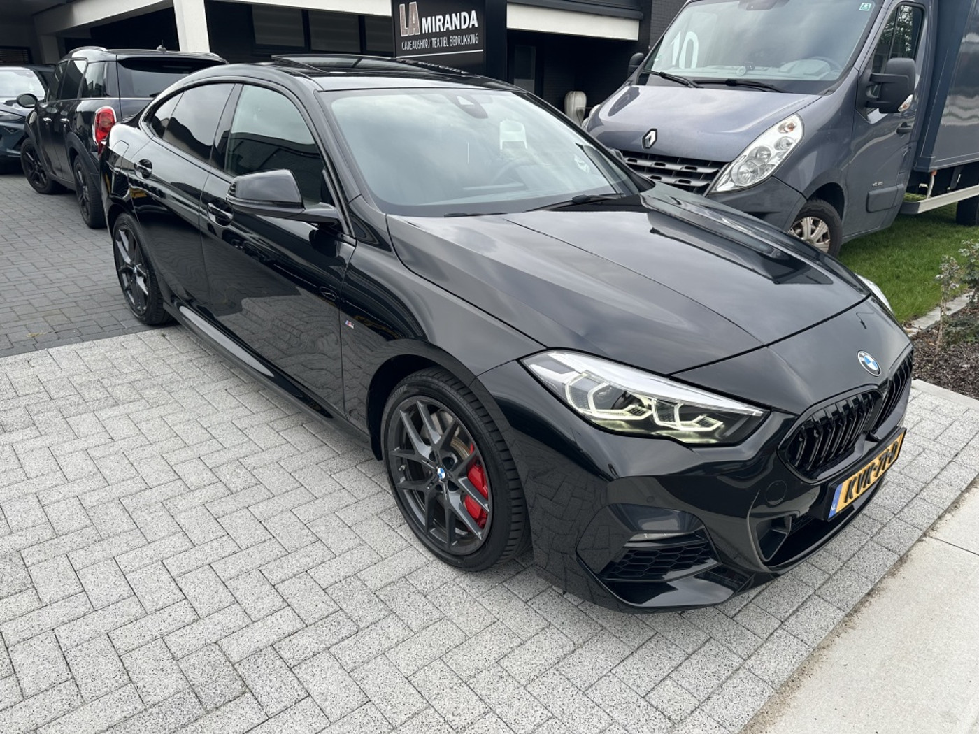 BMW 218i 218i M Sport Edition Panoramadak 2023 - voorkant