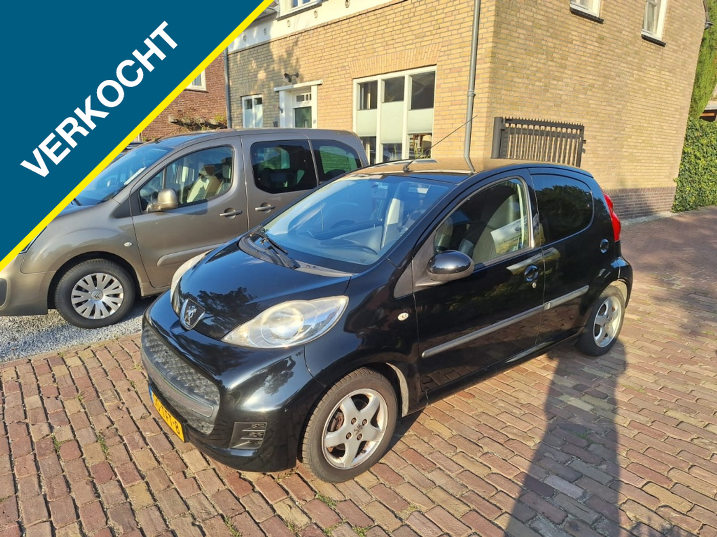 Peugeot Peugeot 107 1.0-12V Black & Sil. 2012 - voorkant