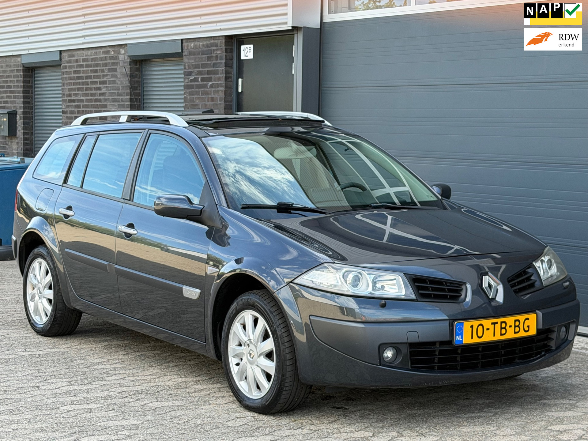 Renault Megane 1.6-16V Privilège NW APK PANO PDC 2006 - voorkant